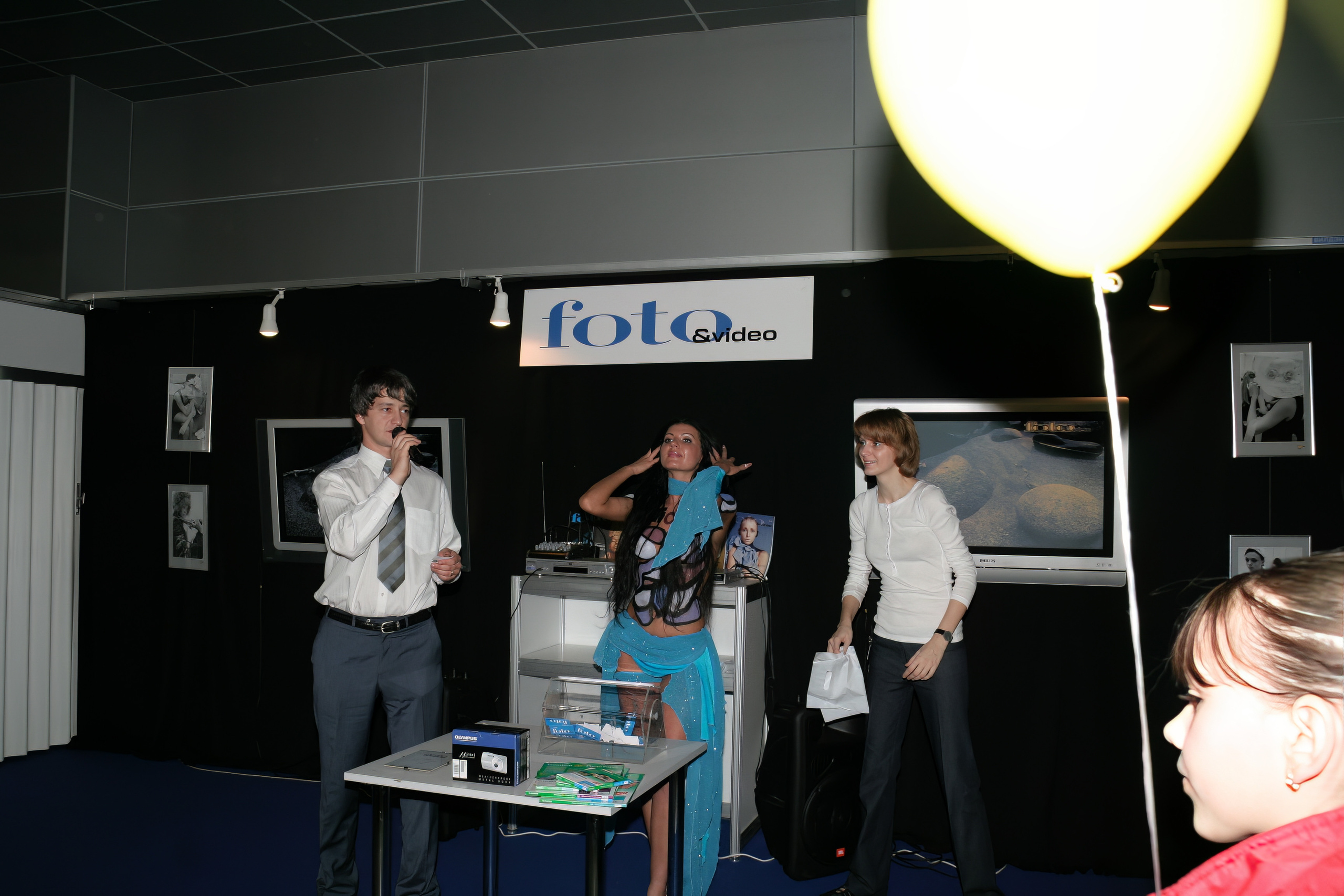 6 международная выставка Фотофорум 2006 — День 2: Часть 4. Фотограф — видеограф в Москве Дмитрий Менделеев