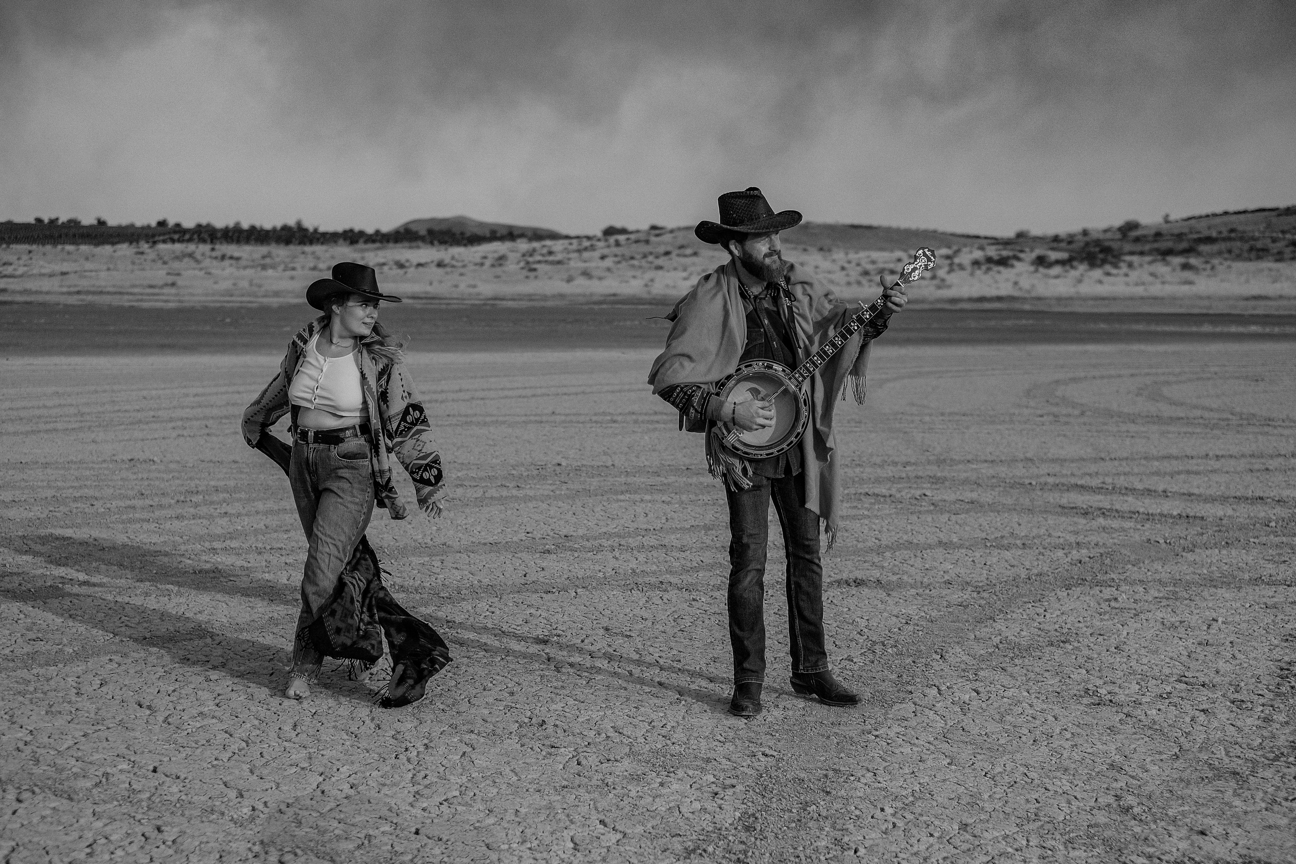 История любви. Дикий запад, ковбойские фильм, лихие ребята, прошлые века, wild west. Профессиональная фотосъемка в Крыму. Натуральные эмоции и живые кадры. Забронируйте дату прямо сейчас!