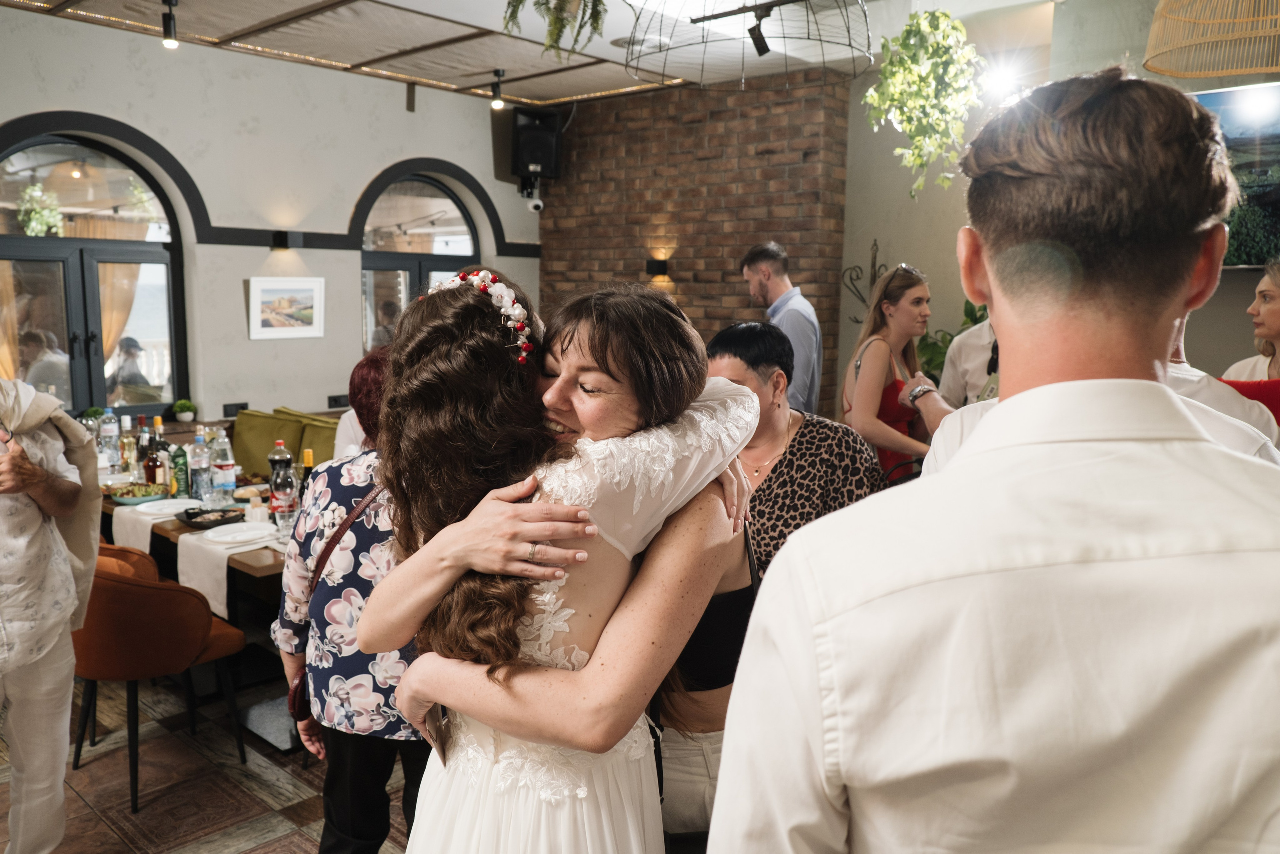 О+Д (ЗАГС, прогулка Центр и Парк Победы, банкет). Профессиональная фотосъемка в Крыму. Натуральные эмоции и живые кадры. Забронируйте дату прямо сейчас!