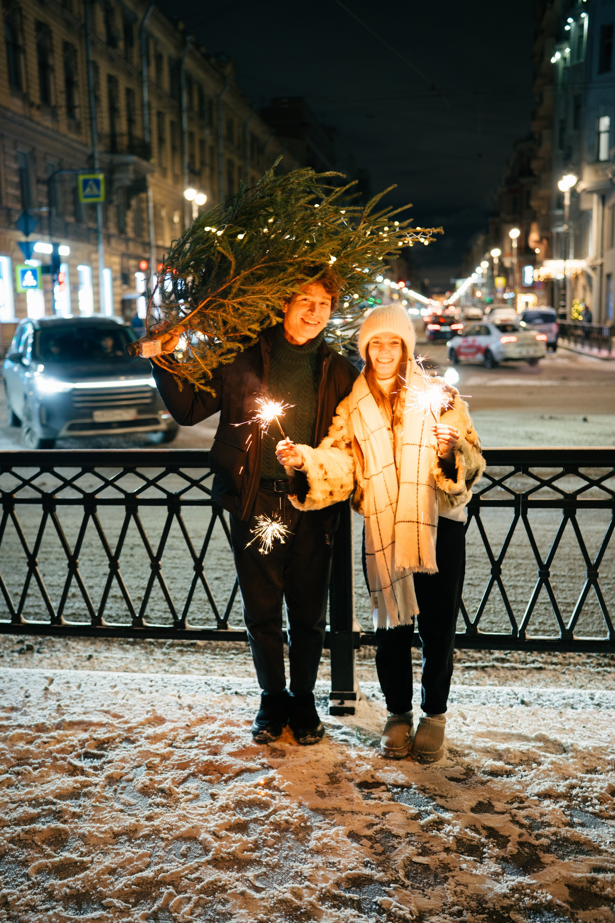 НОВОГОДНЯЯ ПРОГУЛКА ПАРЫ ПО ЧЕРНЫШЕВСКОЙ ПЕРЕД НОВЫМ ГОДОМ. Профессиональный фотограф, Санкт-Петербург — Виктория Богомолова