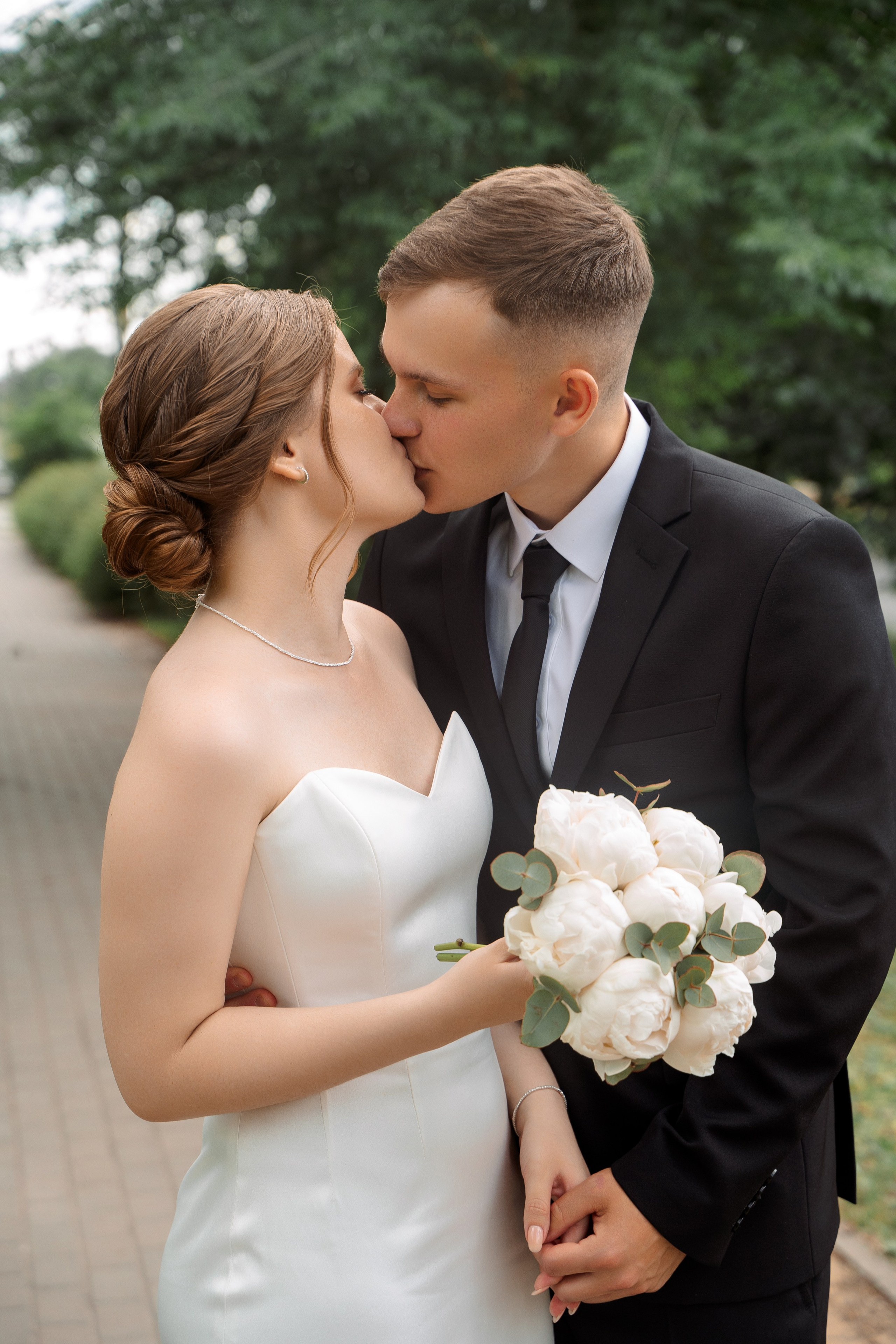 У загса. Фотограф Мария Зайчик