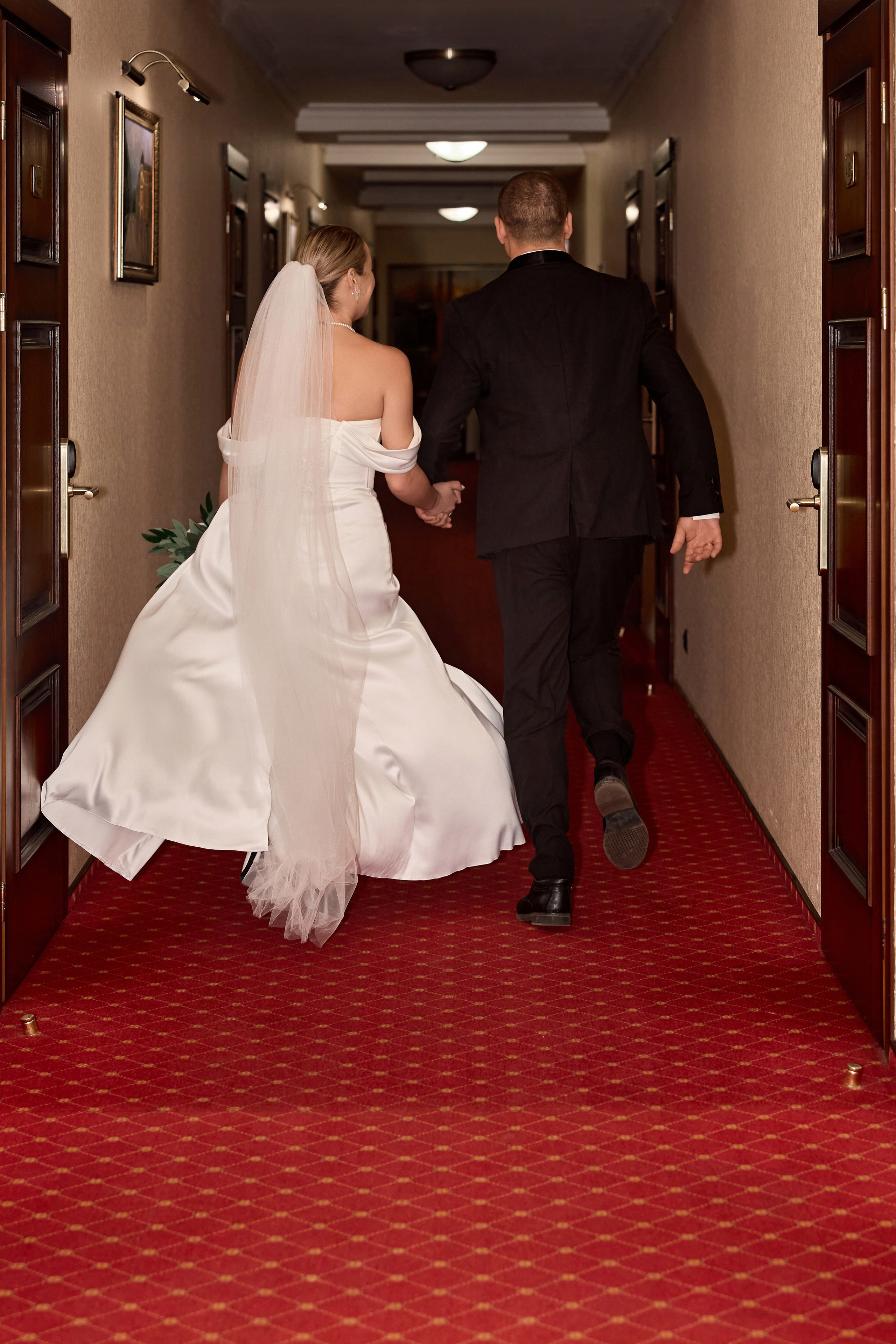 Утро невесты и свадебная фотосессия в гостинице