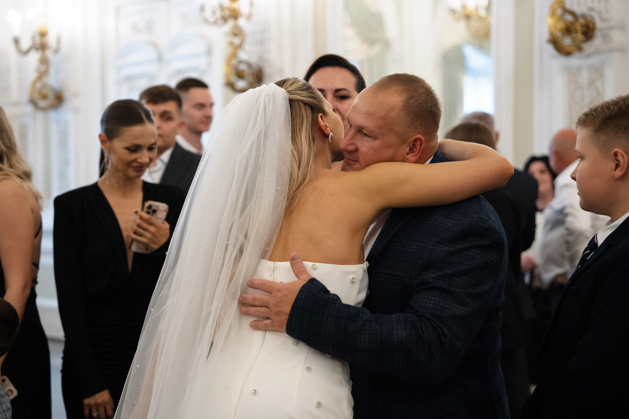 Виктория & Роман. Камерная городская свадьба в видовом ресторане в стиле современная классика. Свадебный фотограф организатор в Санкт-Петербурге Ассоль Опарина