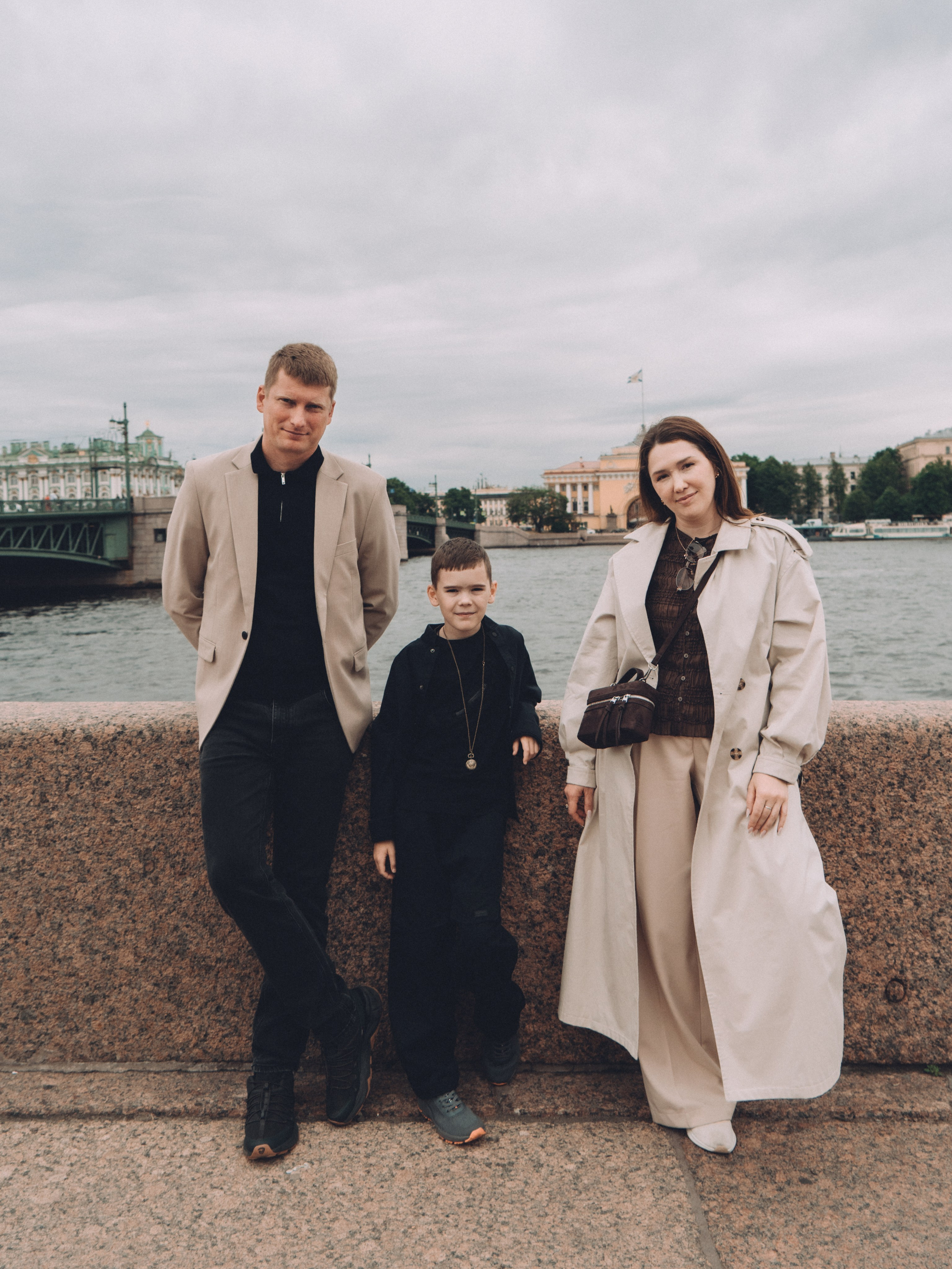 Семейная фотосессия на прогулке по городу Петербургу. Светлана Гопанюк. Портретный фотограф. Санкт-Петербург. СПб