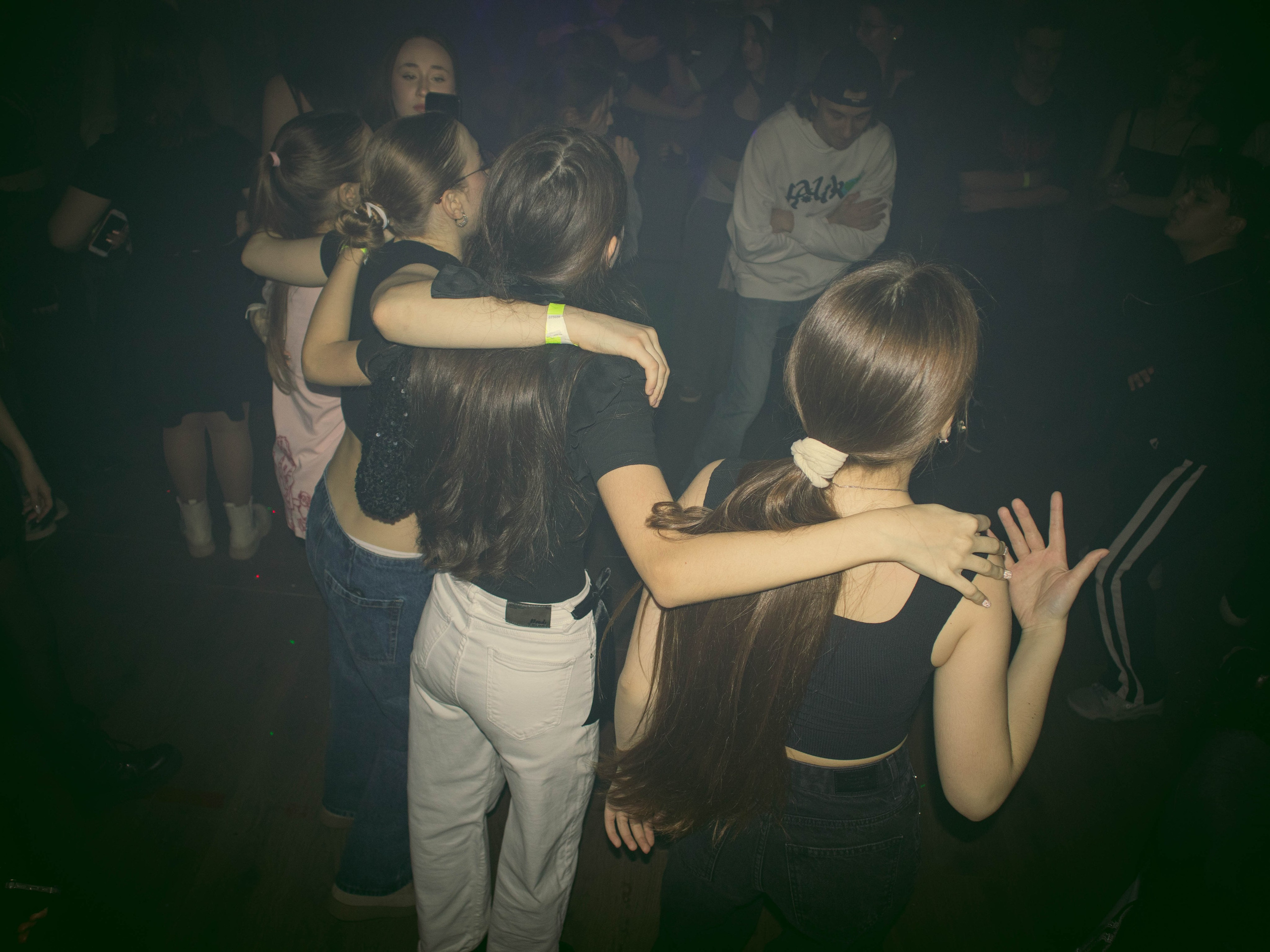 MOSHPIT. Фотограф и видеограф в Бугульме Аня Трутнева