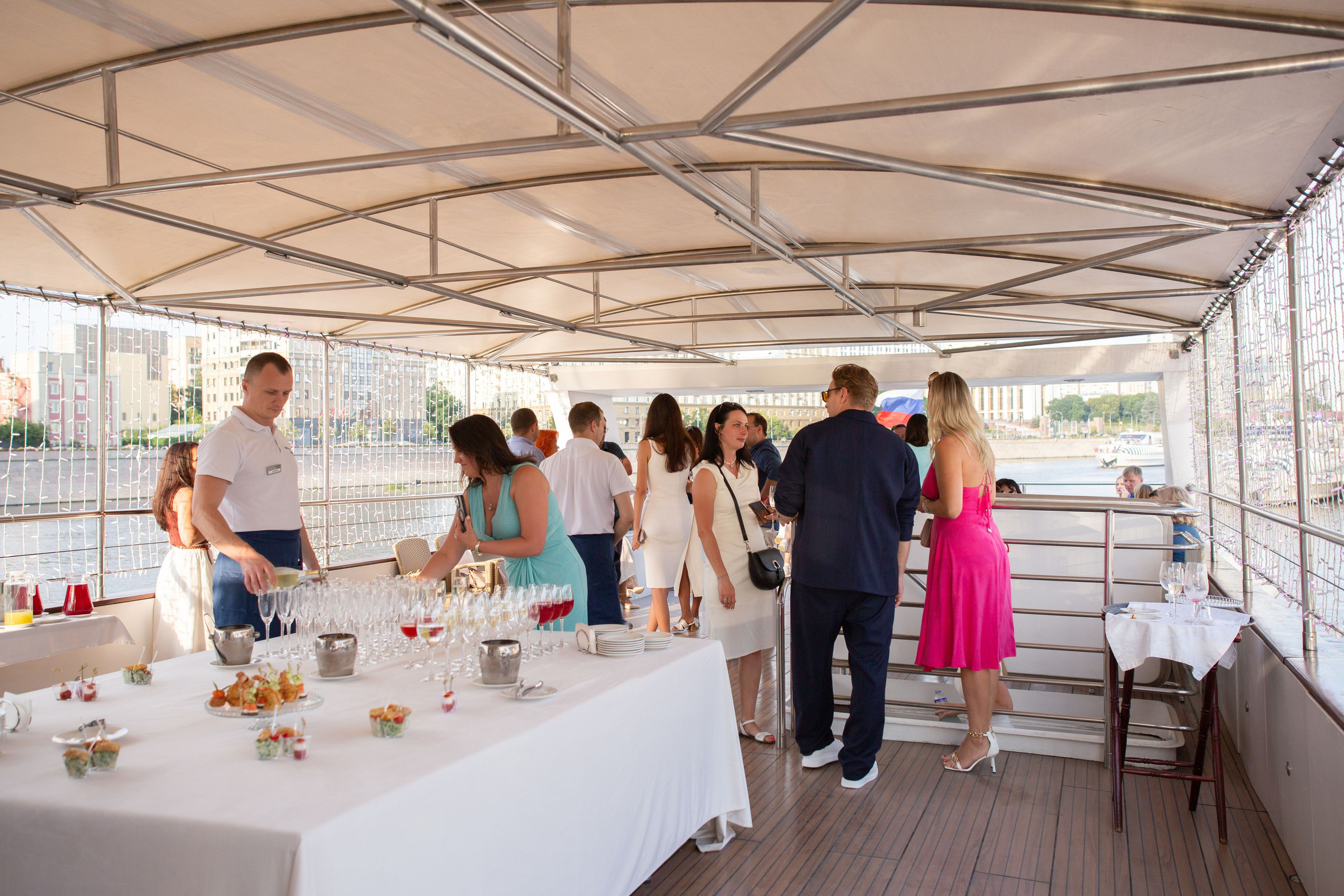 Dubai Vibes Intourist Cruise Party. Семейный и детский фотограф Анна Петракова