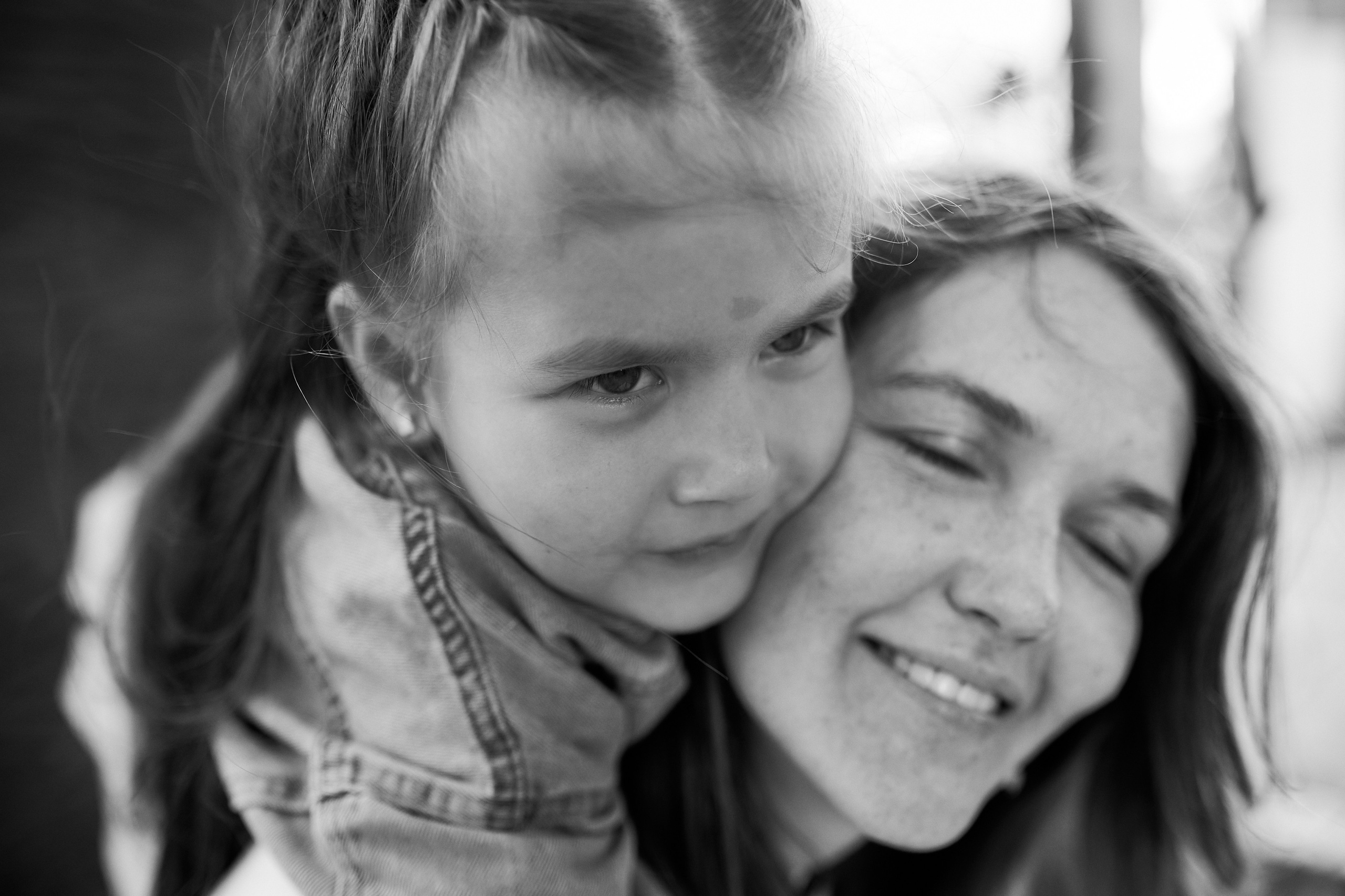 Катя и Ника. Прогулка по Новому Арбату. Семейный и свадебный lifestyle-фотограф в Москве Мария Петрова