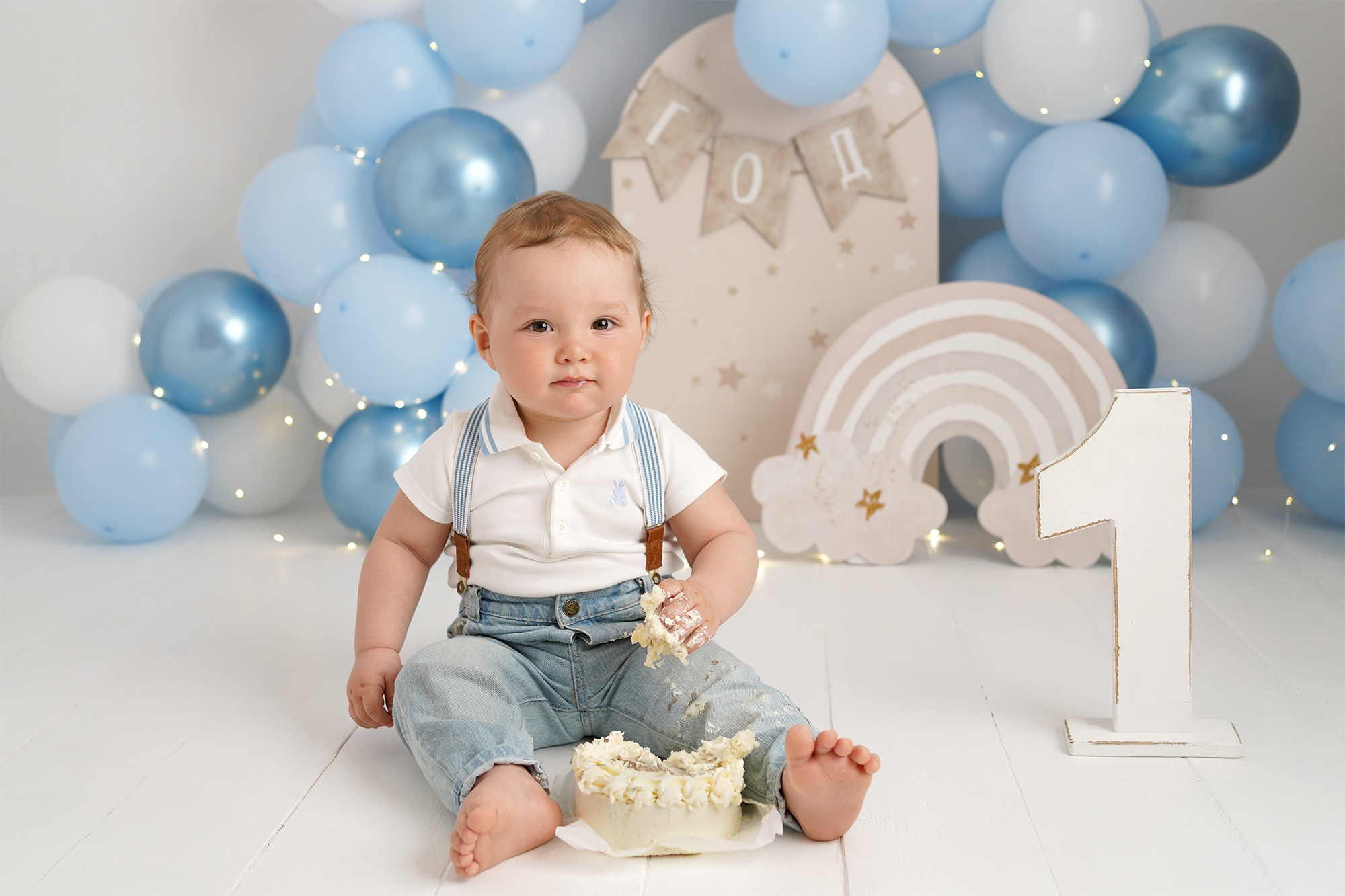На фотосессии Первого годика мы снимали крушение тортика.