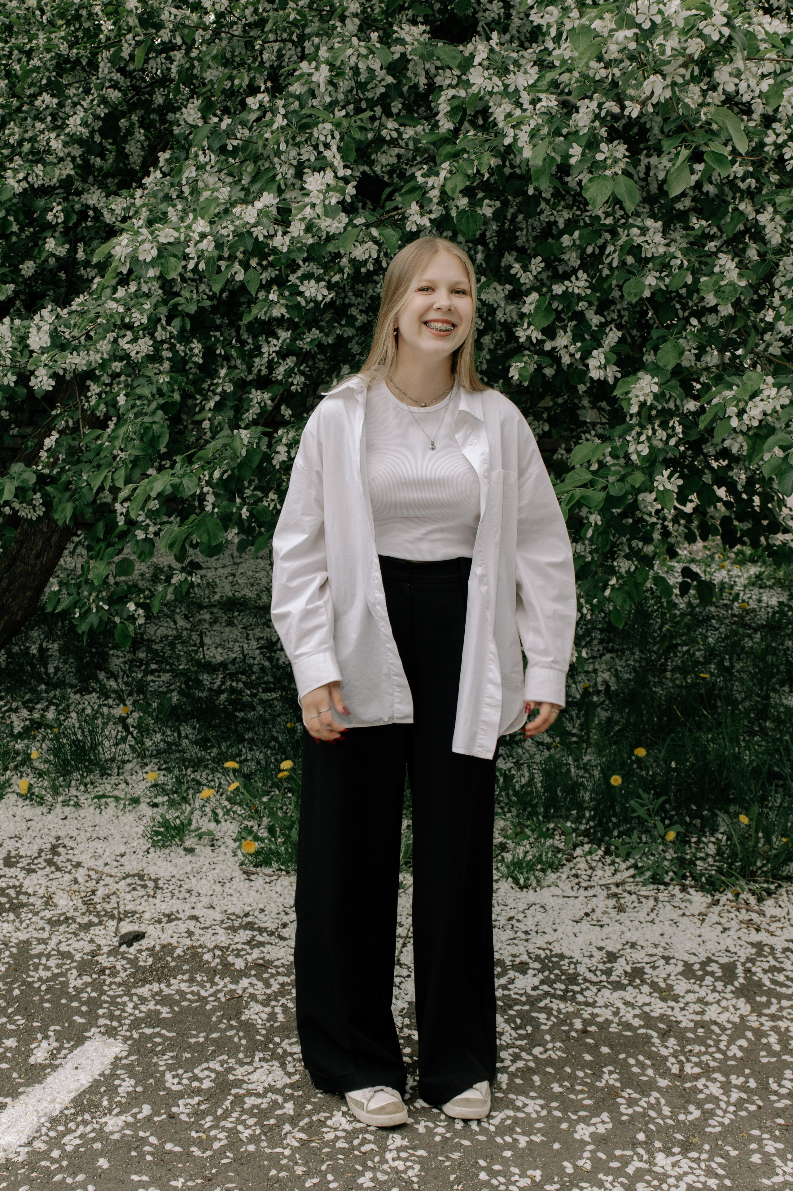 9 класс в яблонях. Фотограф Елена Балакина (Челябинск)