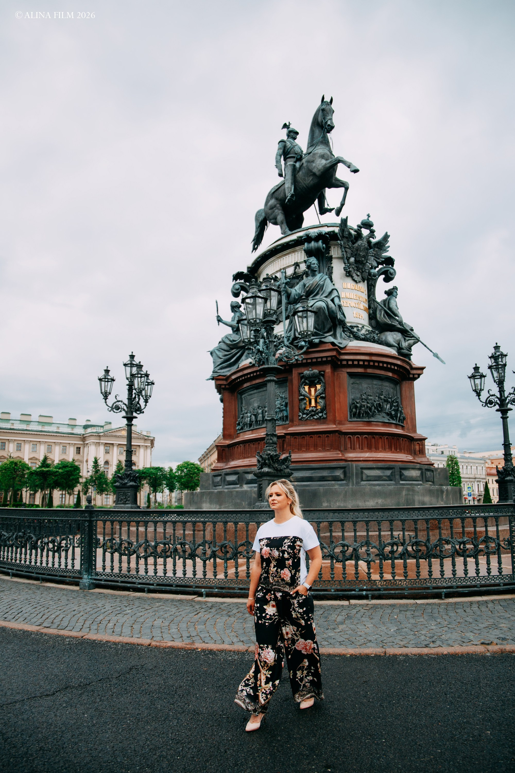 Фотосессия у Исаакиевского собора. Фотограф в Санкт-Петербурге Alina Film