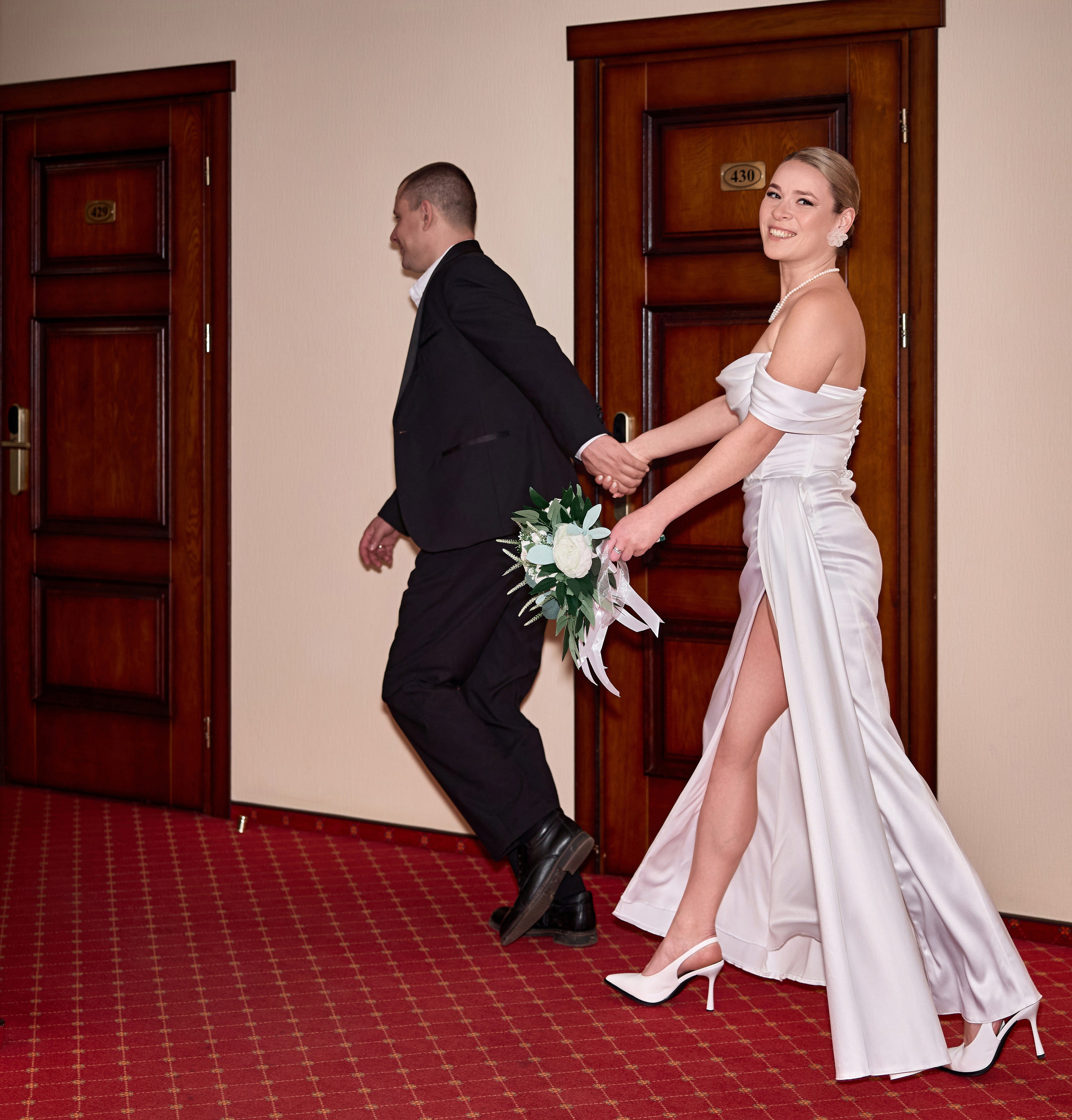 Утро невесты и свадебная фотосессия в гостинице