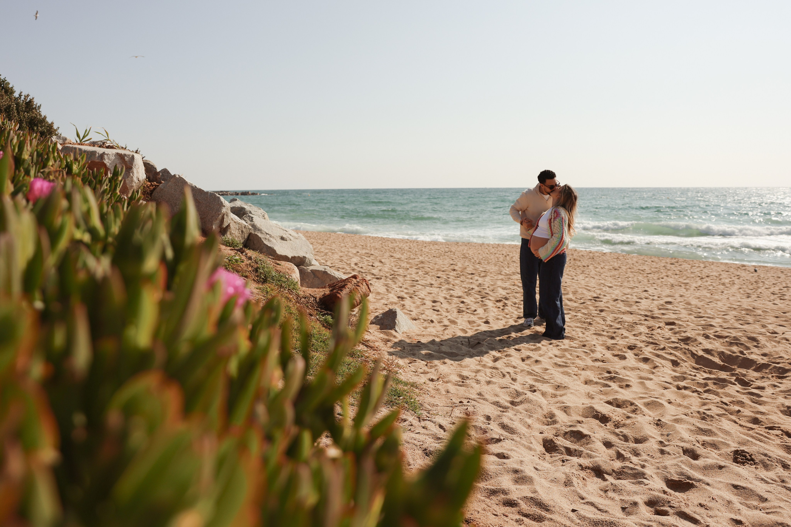 Sunny morning at the sea. Natalia Zhuravleva|family, newborn, maternity photographer in Barcelona
