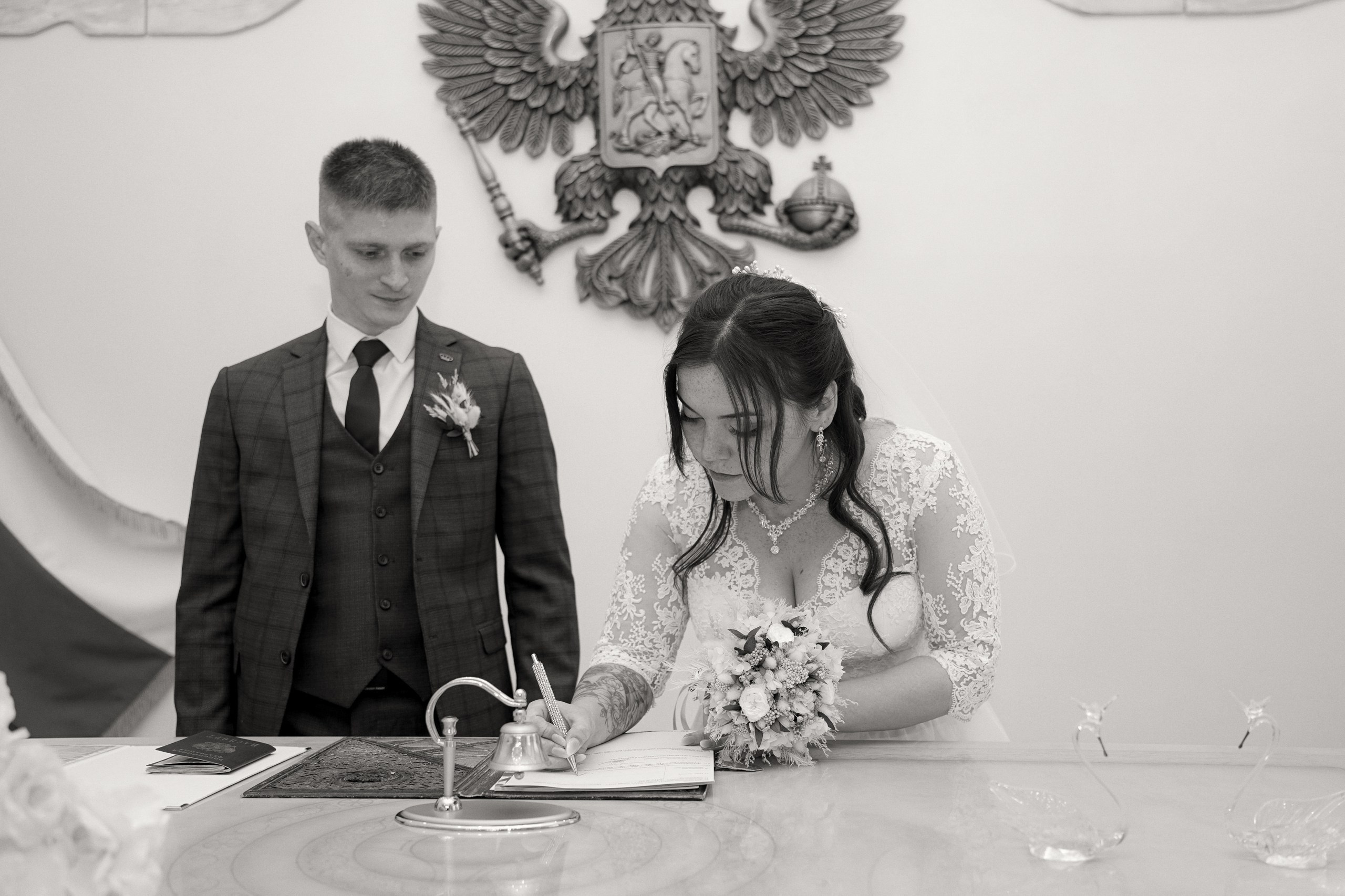 Свадебная фотосессия в Кировском ЗАГСе в Ростове-на-Дону. Фотограф Алёна Чёботова. Свадебный фотограф в Ростове-на-Дону. Таинство Крещения и Венчания, семейные фотосессии. Алёна Чёботова