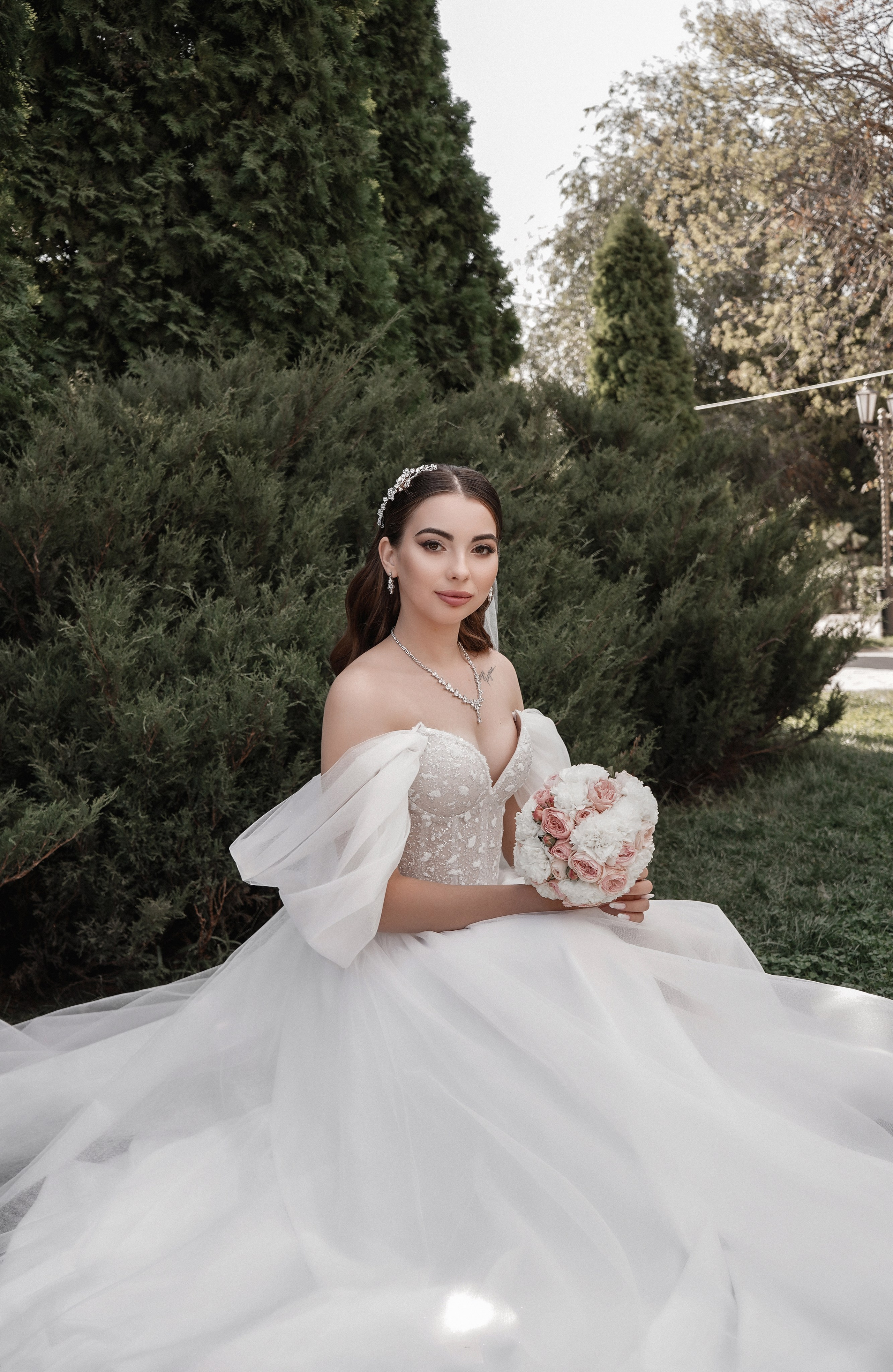 Фотосессия невесты в парке