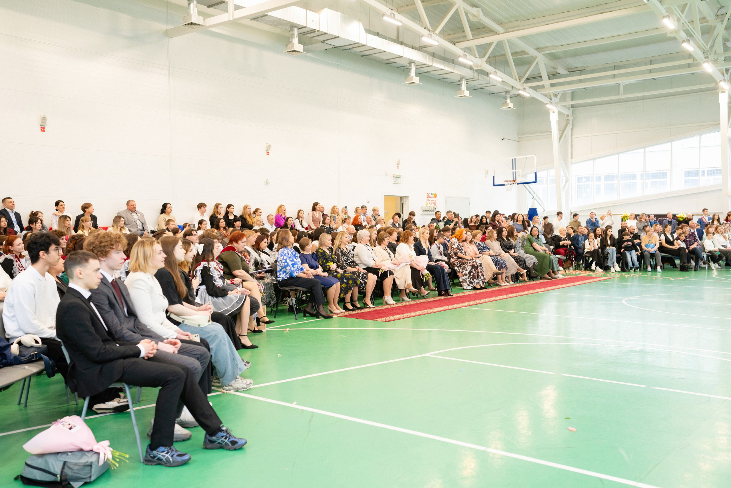 Съёмка выпускного в школе для 11 класса в Сургуте от профессионального фотографа