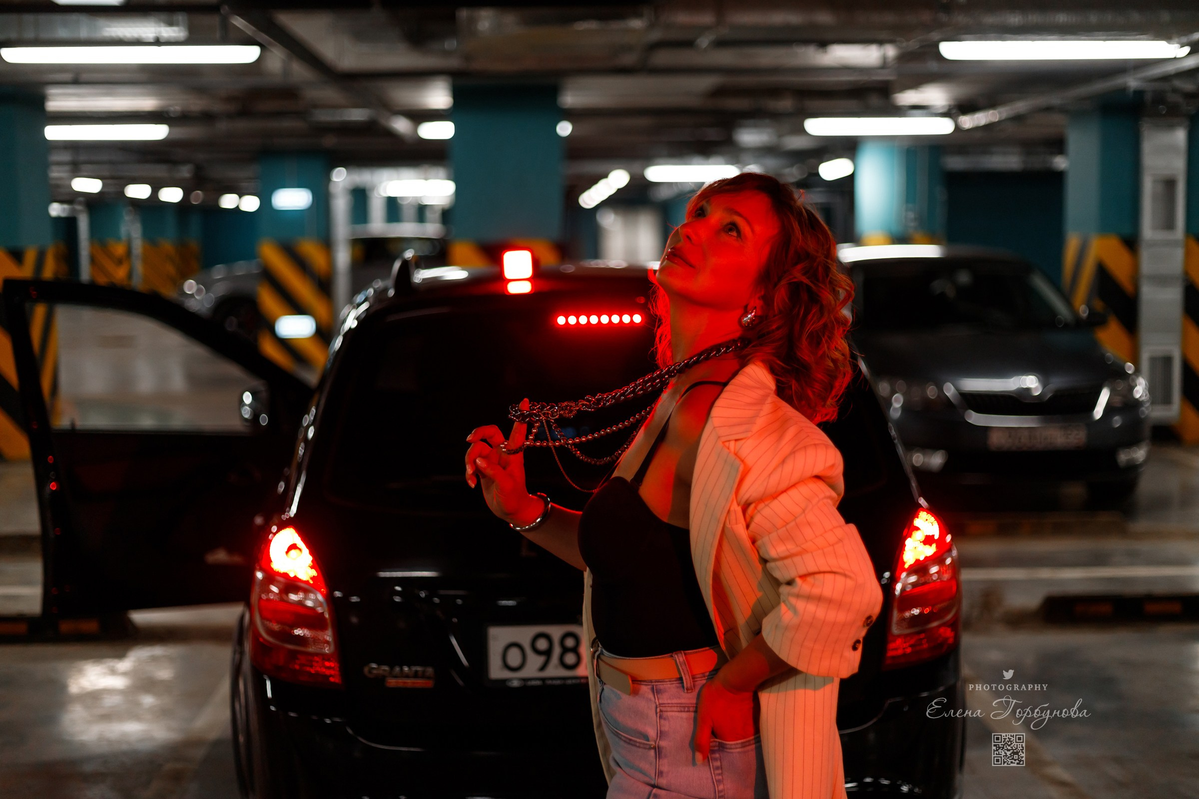 Красный свет. Татьяна. Июнь 2025. Фотограф Пермь. Свадьбы. Семья и дети, школа, д. сад. Фотокниги