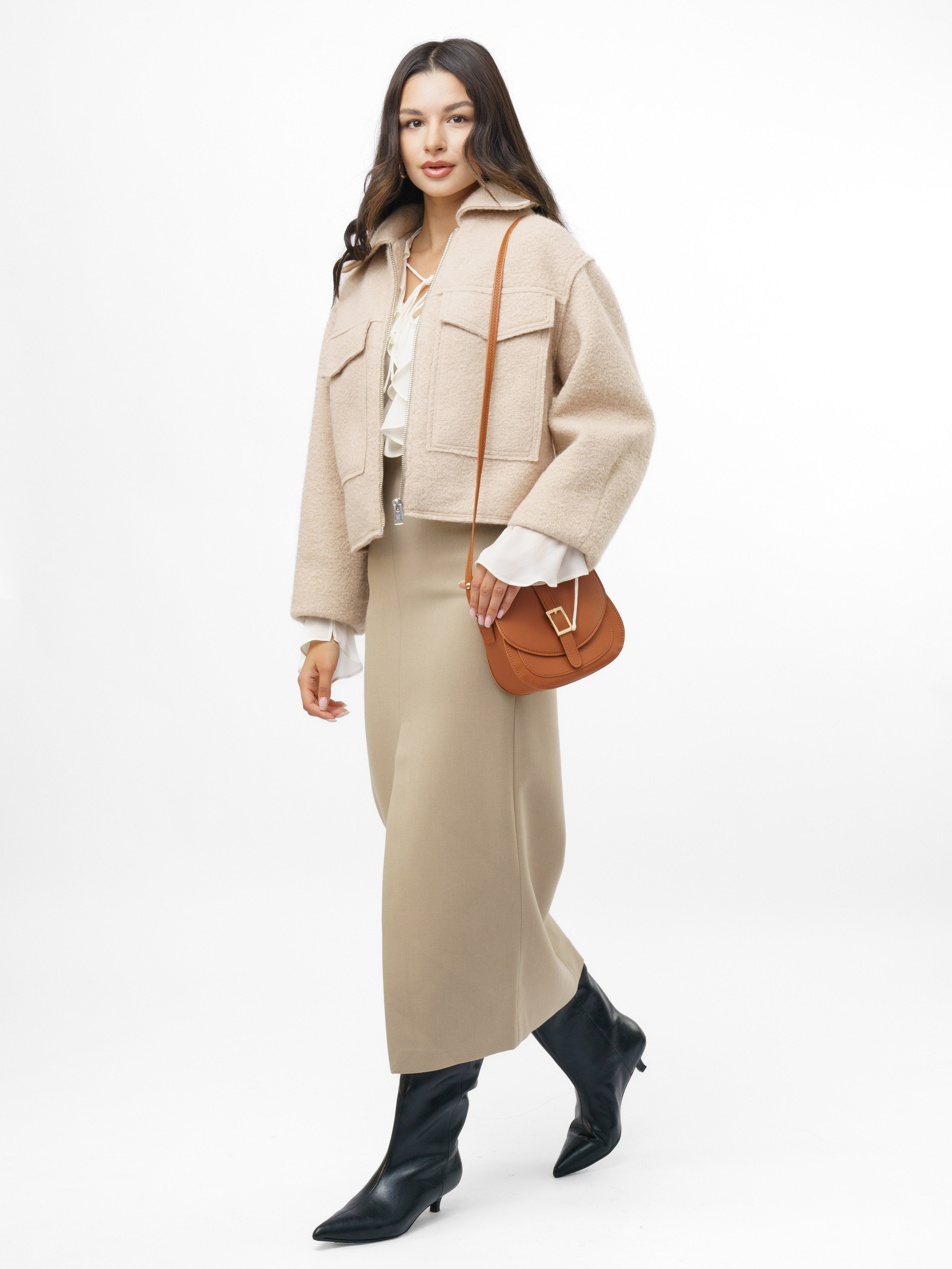 Съемка сумок со стилистом. KED Production — продакшн из СПб. Создаём фото, видео и контент, который помогает брендам и селлерам продавать больше