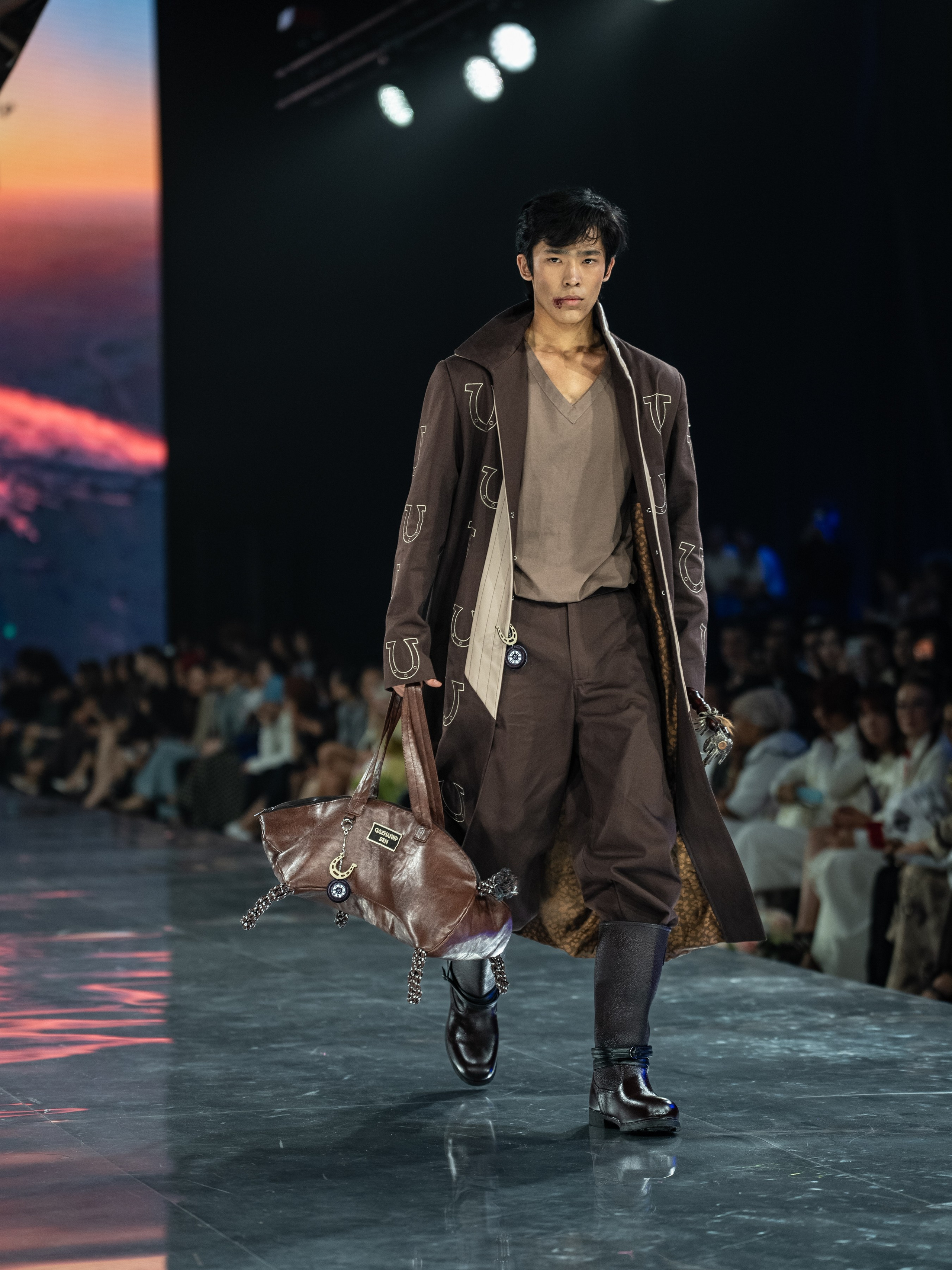 Visa Fashion Week Almaty Pre-Fall 2026 GAZHAIYIP. Сайт Алматинского НЮ АРТ, будуар и фэшн фотографа Дениса Карпенко