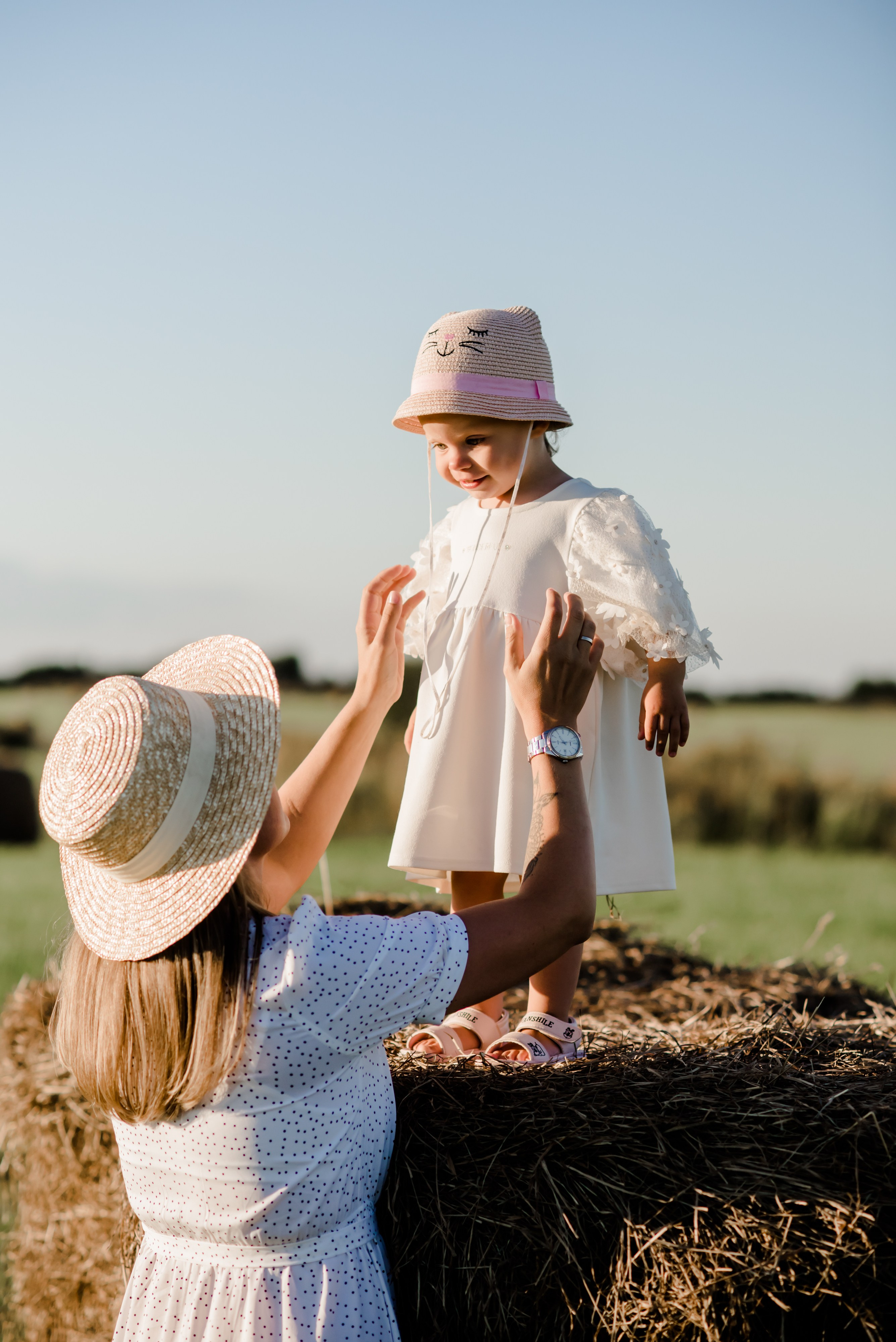 Семья в поле. Свадебный и семейный фотограф Евгения Кононова