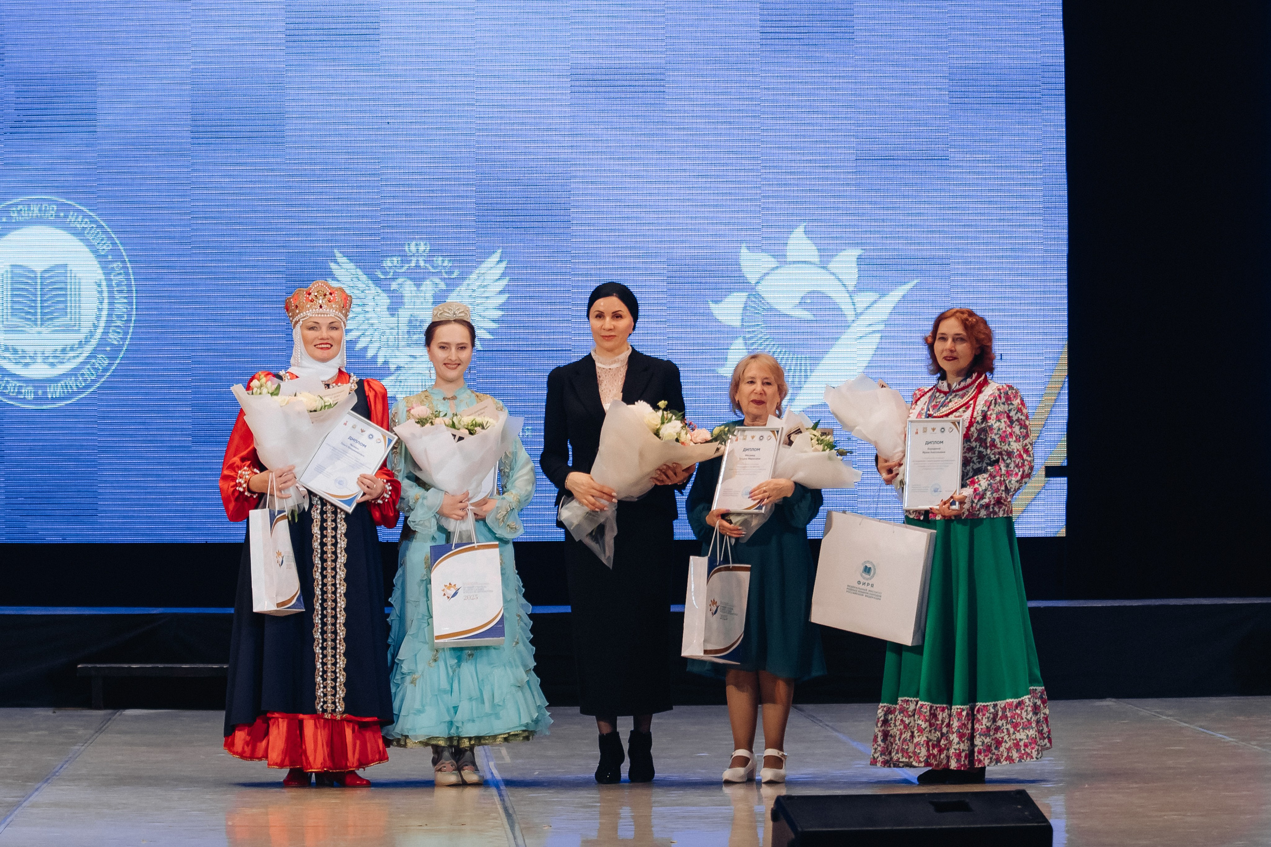 Лучший учитель родного языка и литературы 2025. Свадебный и семейный фотограф в Улан-Удэ