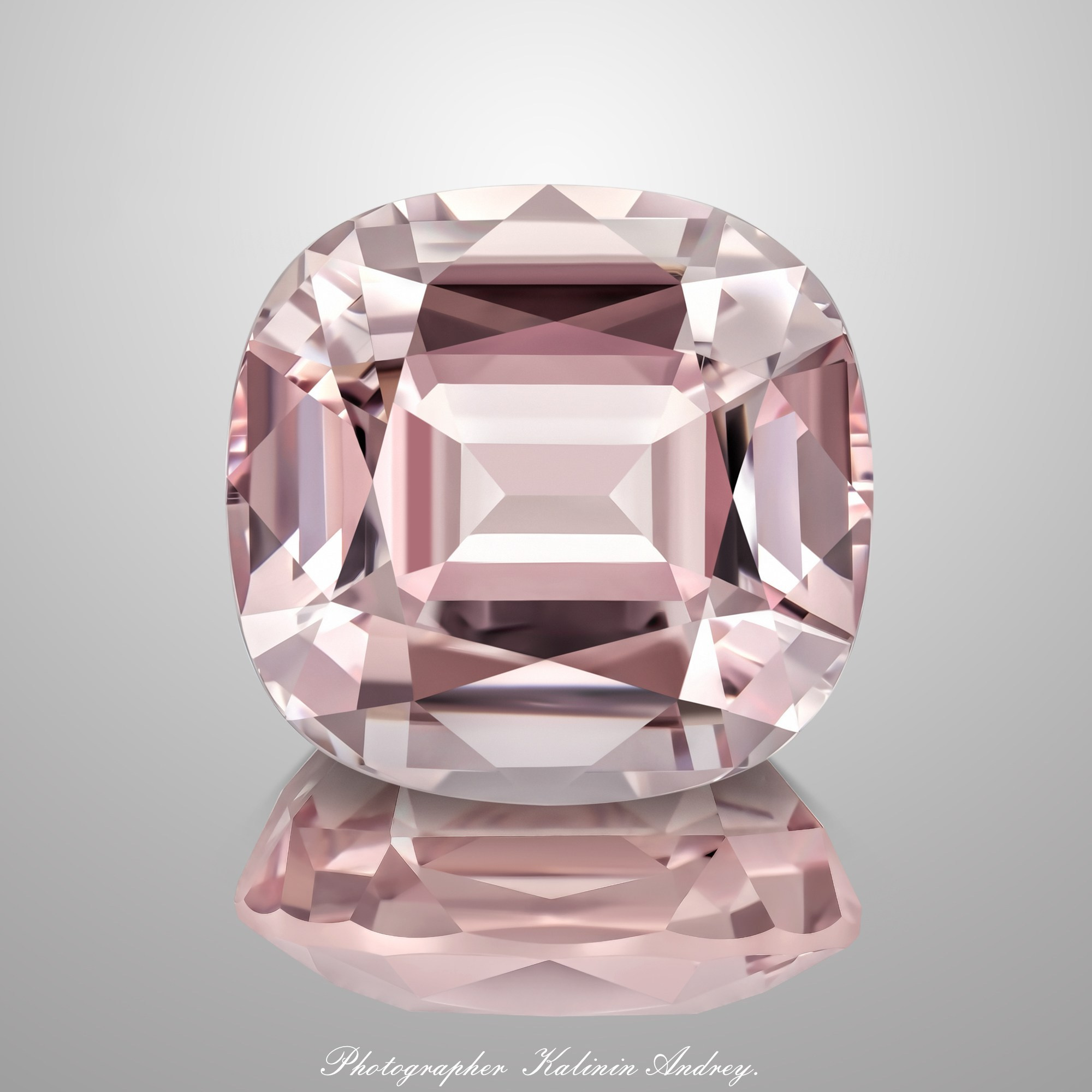 Фотографии в большом разрешении драгоценных камней на продажу купить тел +79 660 031 307. Высококачественная профессиональная рекламная фотосъёмка ювелирных украшений, драгоценных камней в Москве. Обучение, консультация