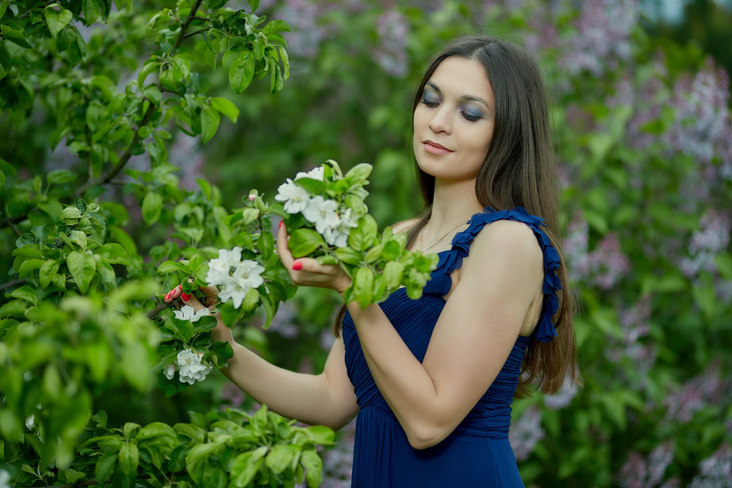 Фотосессия в цветущей  сирени Чебоксары Чувашия