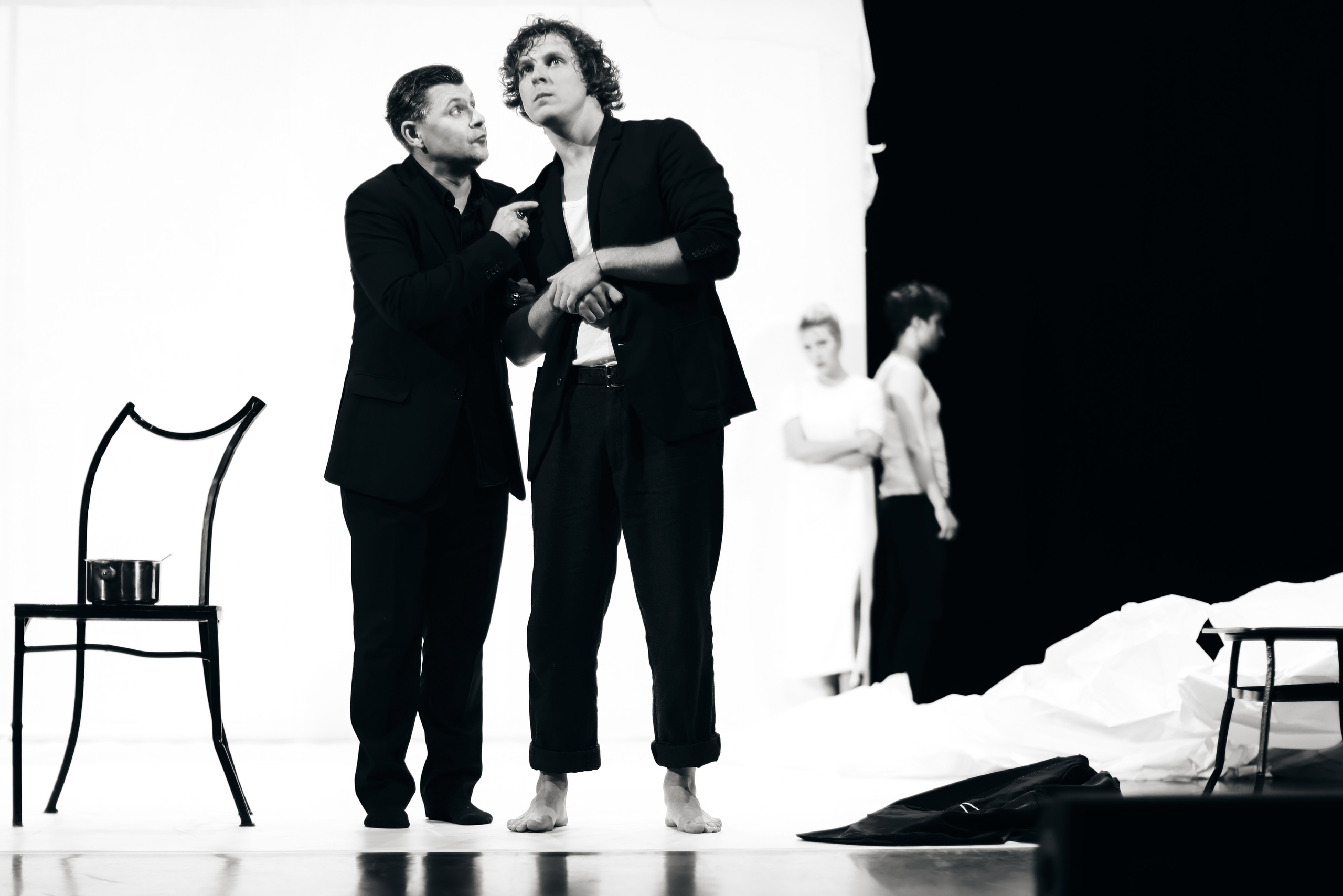 Спектакль «Забыть Герострата» (серия — монохром), Театр «Сначала-Сначала театр». Наталья Алексеенко. Фотохудожник в Москве. Репортаж, портрет, стрит