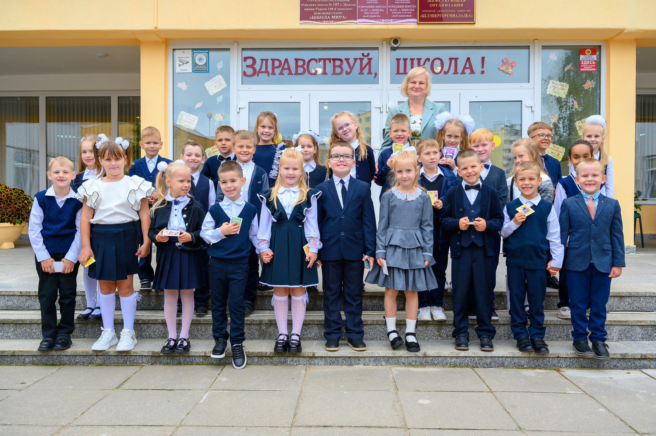 Вот звучит первый звонок, перед этим долгое приготовление к новому этапу в жизни, Яромир идет в школу. Фотоуслуги, услуги фотографа, фотографирование важных событий