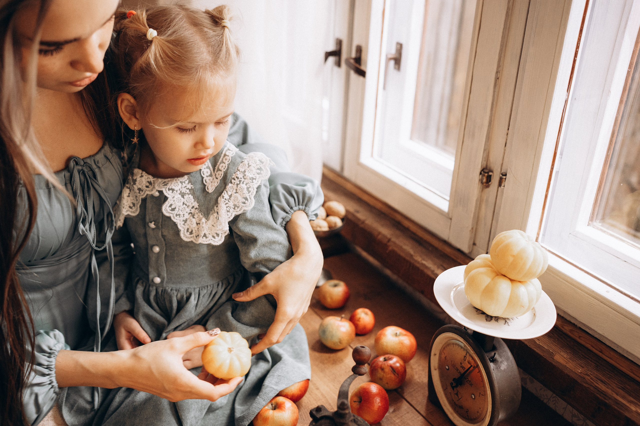 Яна и Ильсур, загородная Фотостудия. Фотограф Новорожденных в Москве. Семейные истории в стиле LIFE