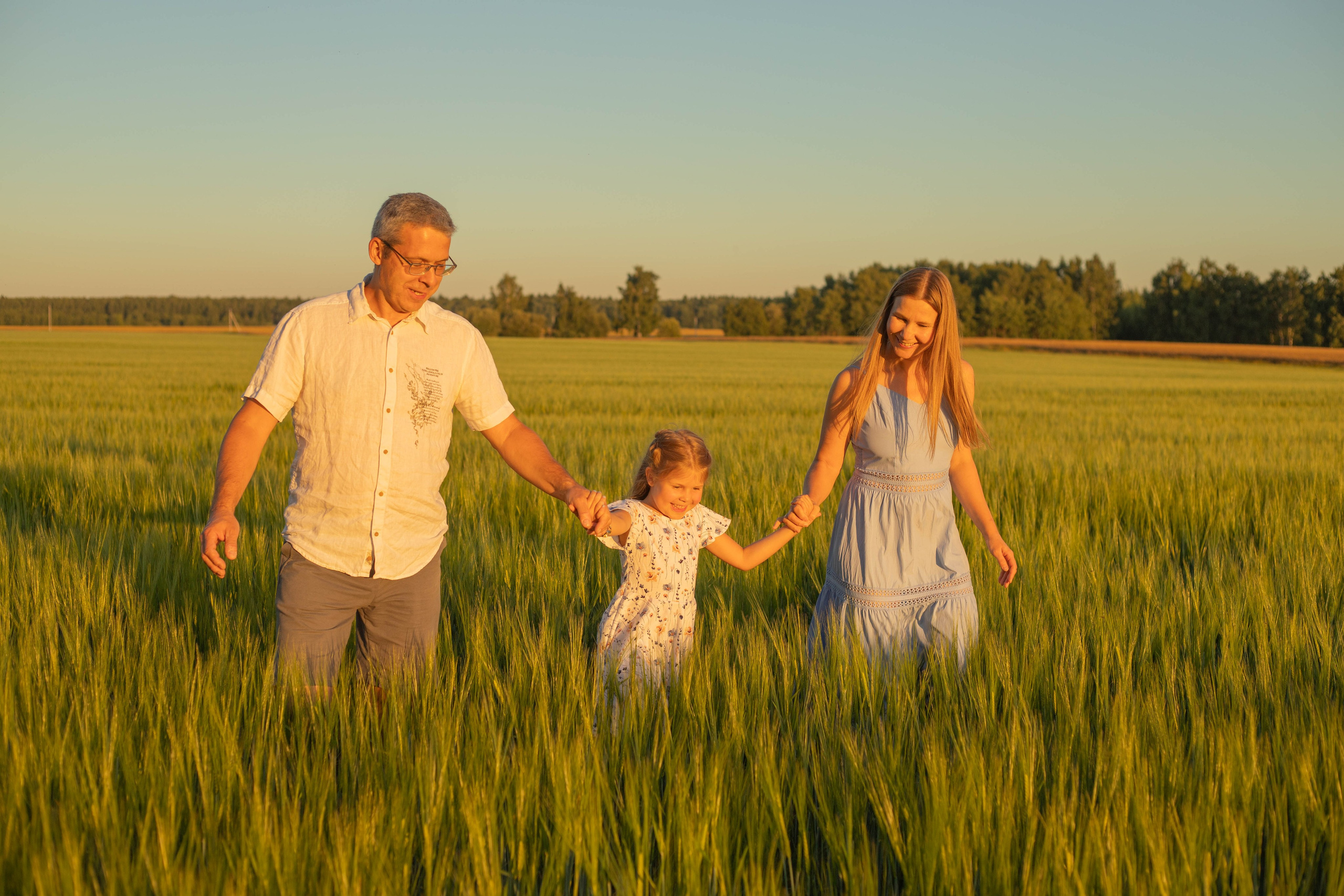 Прогулка семейная на закате. Фотограф Москва и Московская область