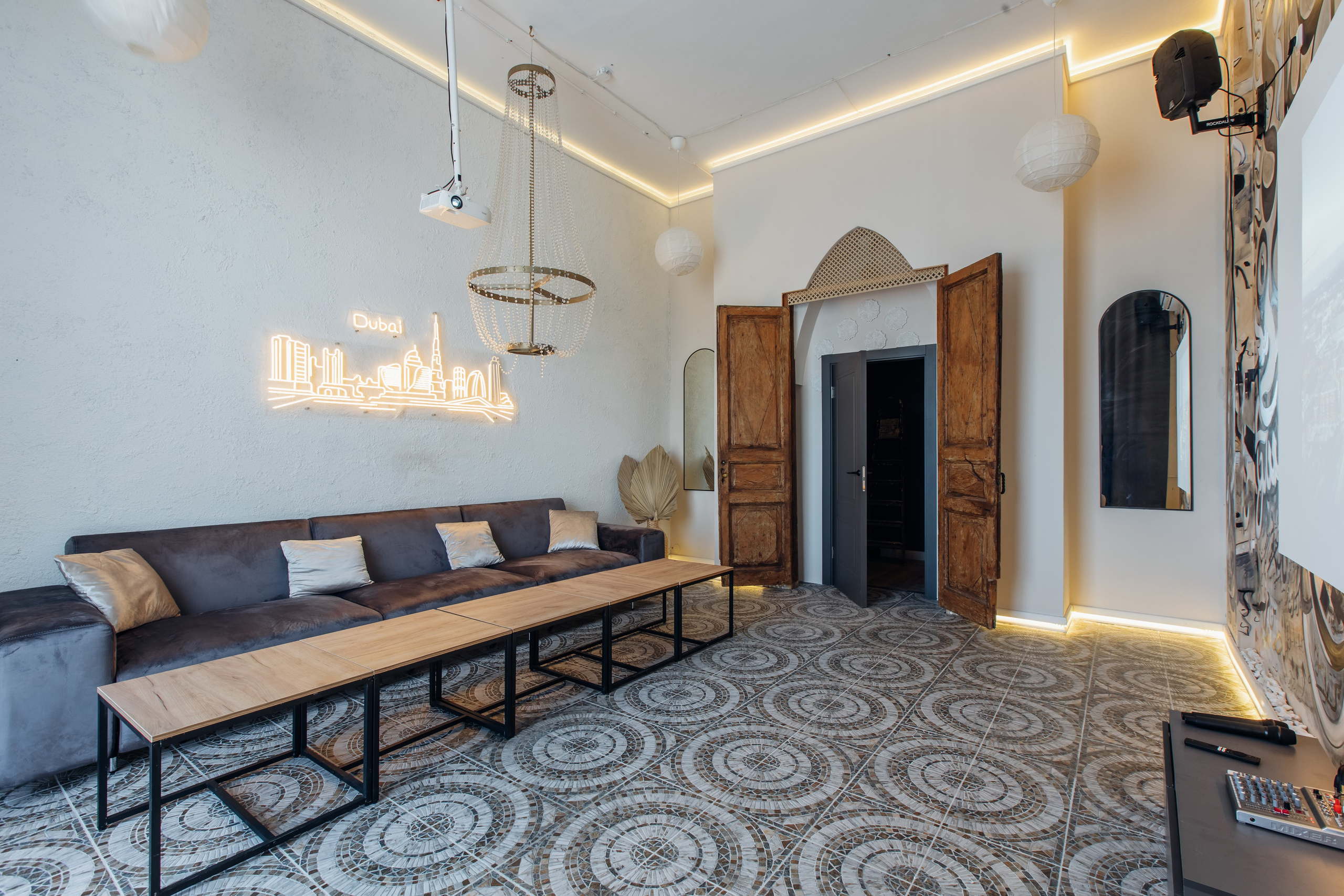 Дубай (лето). Аренда лофта в СПб для мероприятий