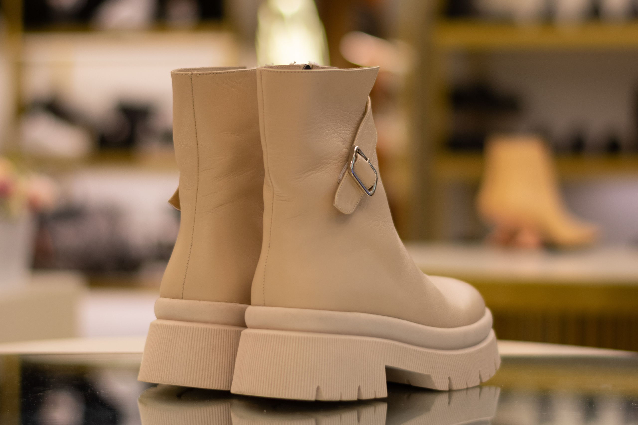 Для организаций. Предметная фотосессия для обувного магазина Capsula. Фотограф/видеограф Богдан Голованов