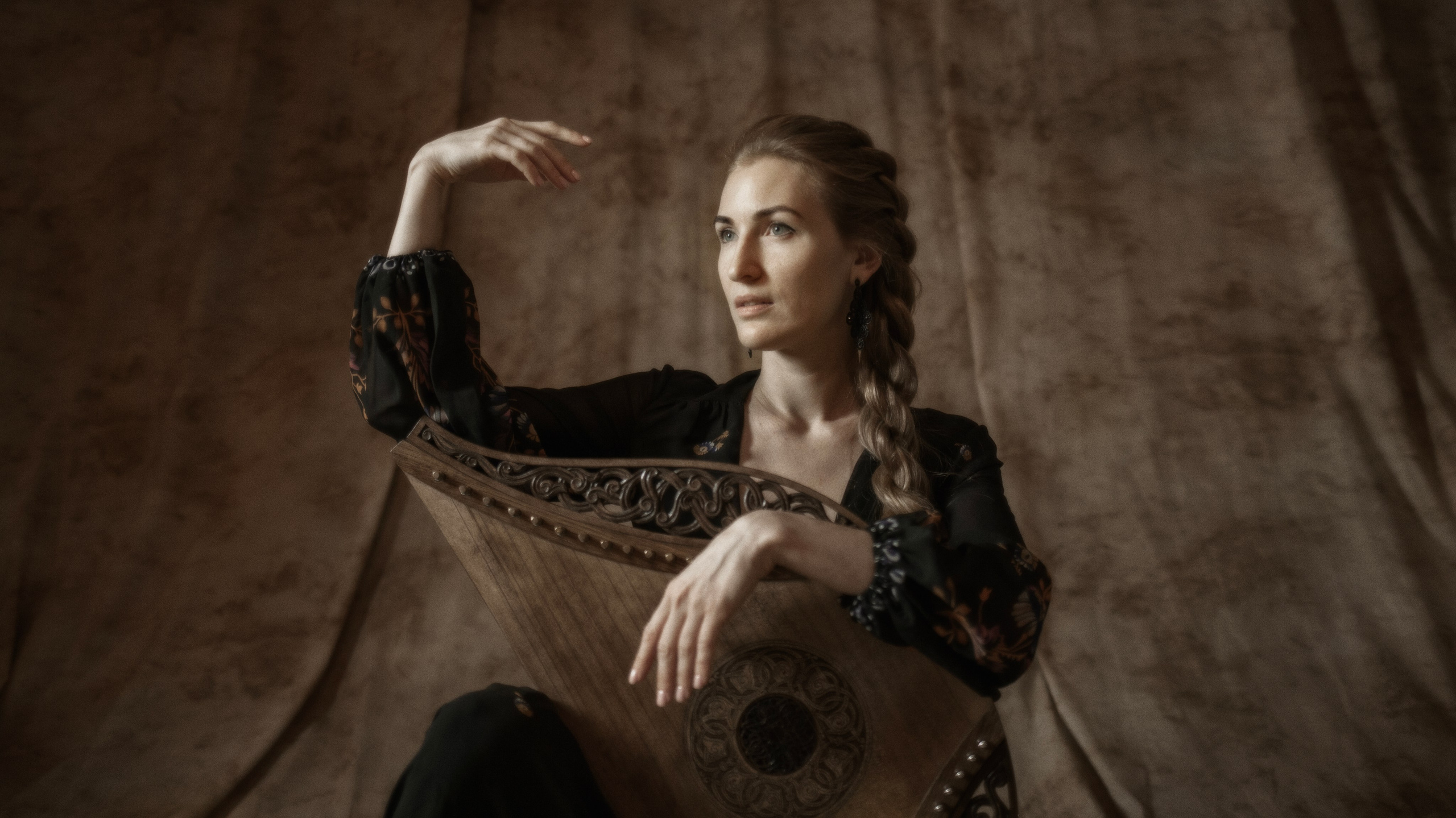 ПОРТРЕТ С ГУСЛЯМИ. Фотограф и Видеограф Артур Гимаев