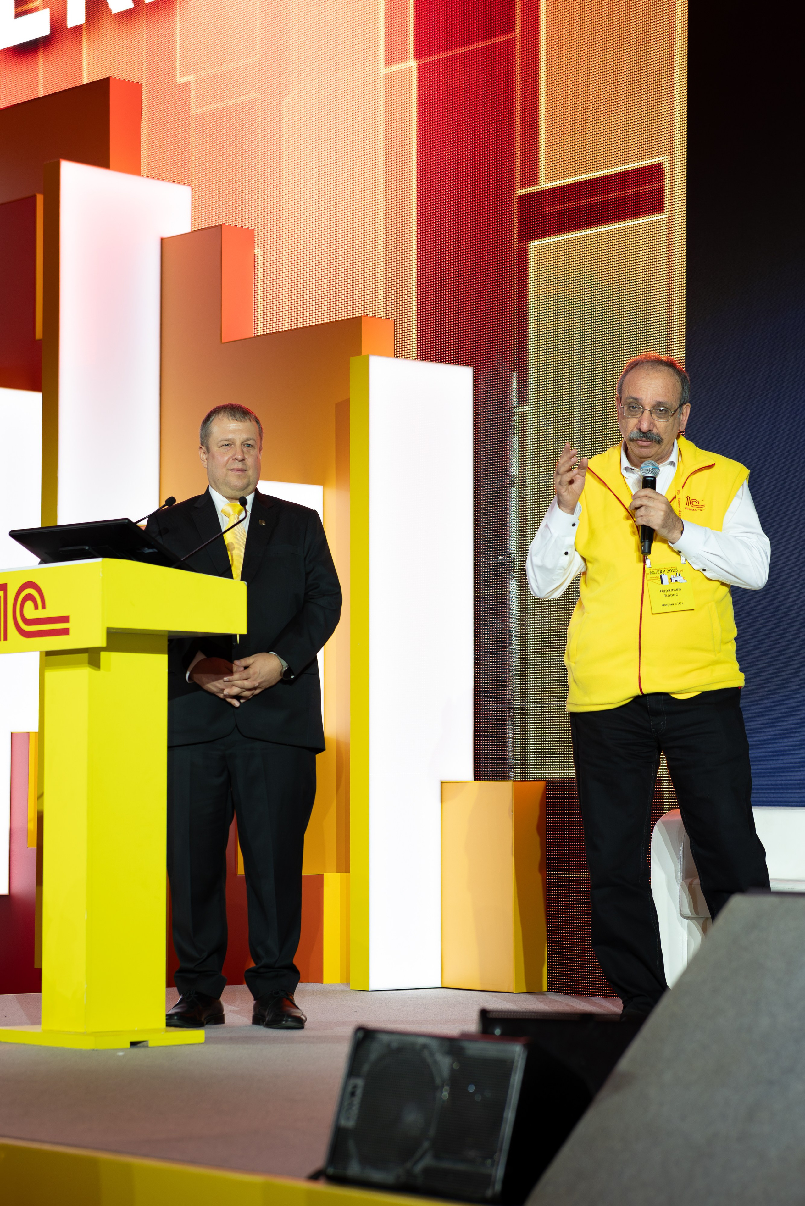 Форум 1С Крокус Сити Холл. Выпускные альбомы Москва и МО. Школьный и семейный фотограф