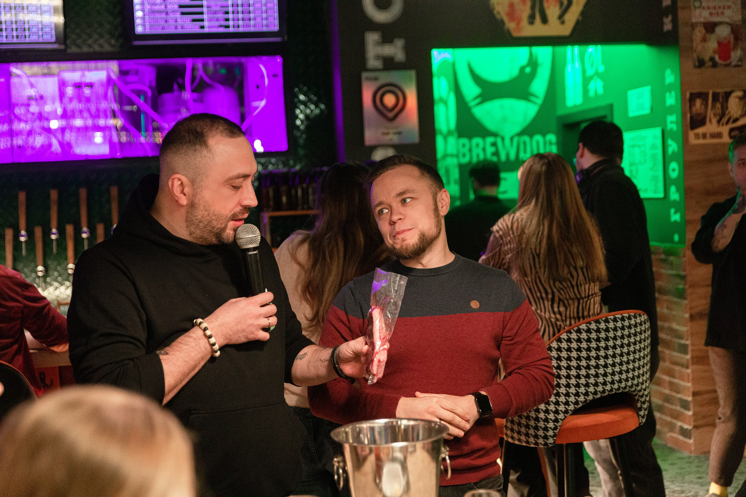 Открытие Бара Top-Hop на улице Фармана Салтанова 06.12.24. Фотограф Тюмень