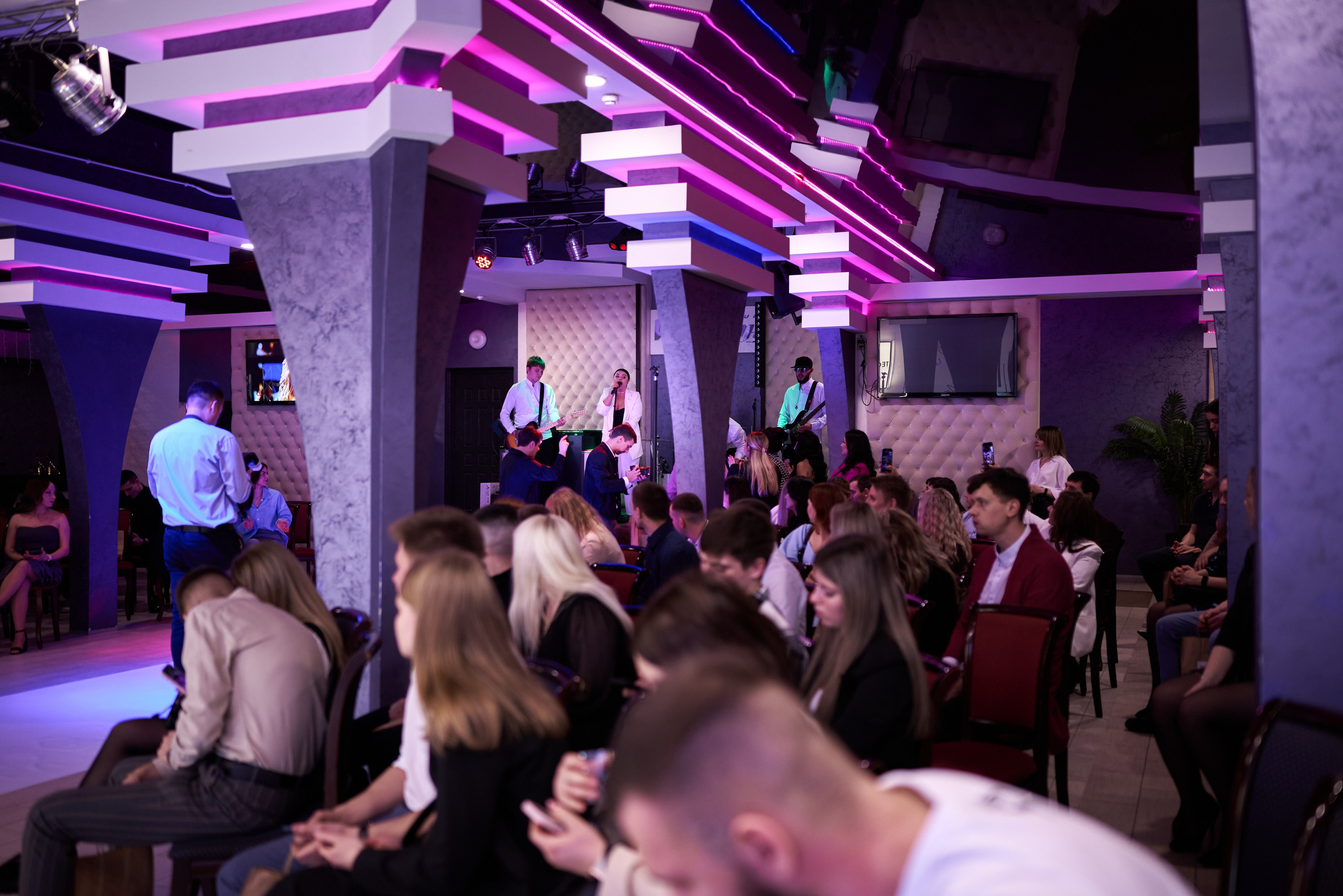 Фотограф Старый Оскол, свадебный фотограф на мероприятие. Профессиональный фотограф Старый Оскол, Губкин — свадьба, венчание, крещение, юбилей и день рождения