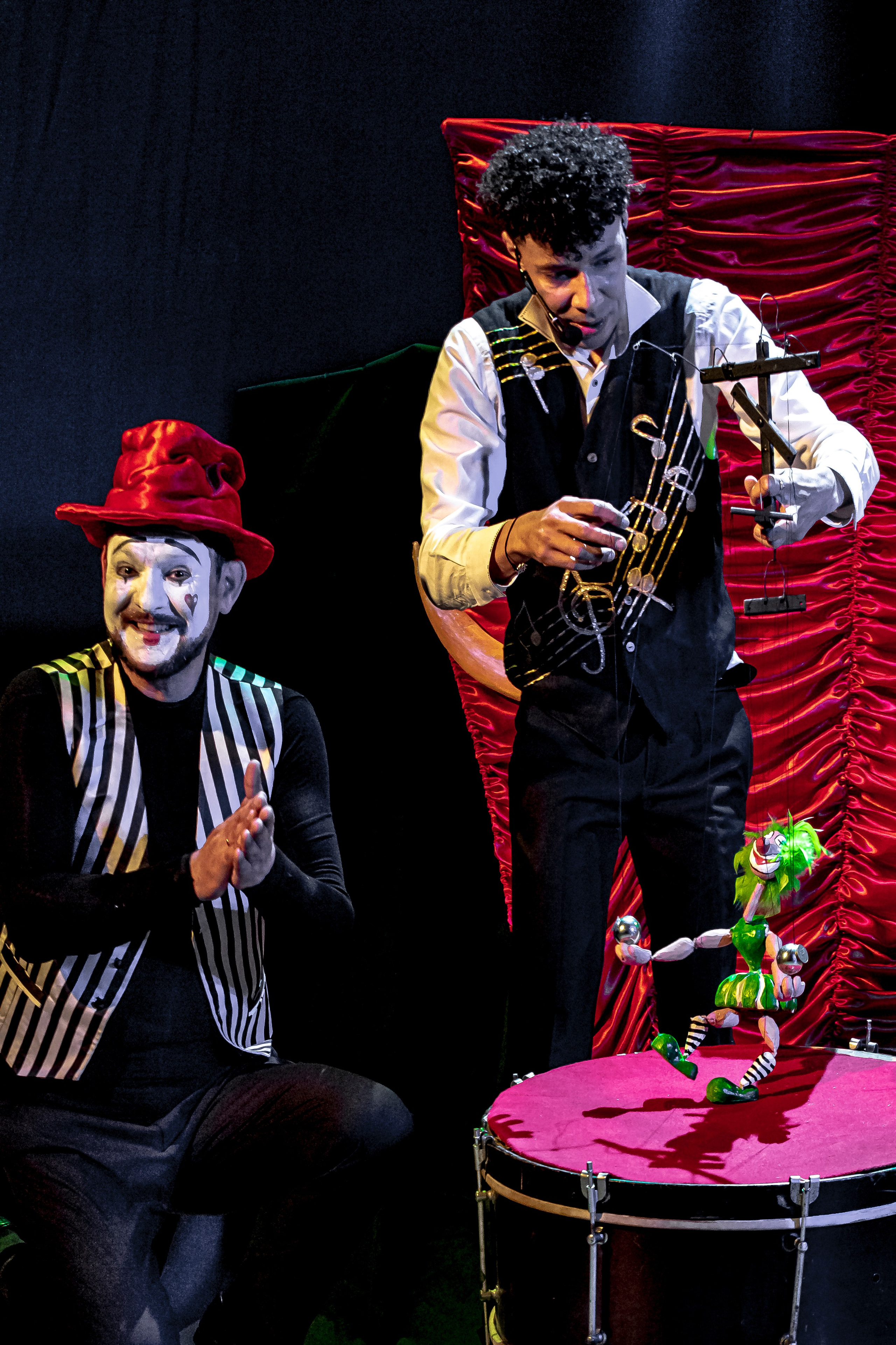 Цирк из Саквояжа спектакль театра САКВОЯЖ. Фотограф в Сочи Юрий Шептаев