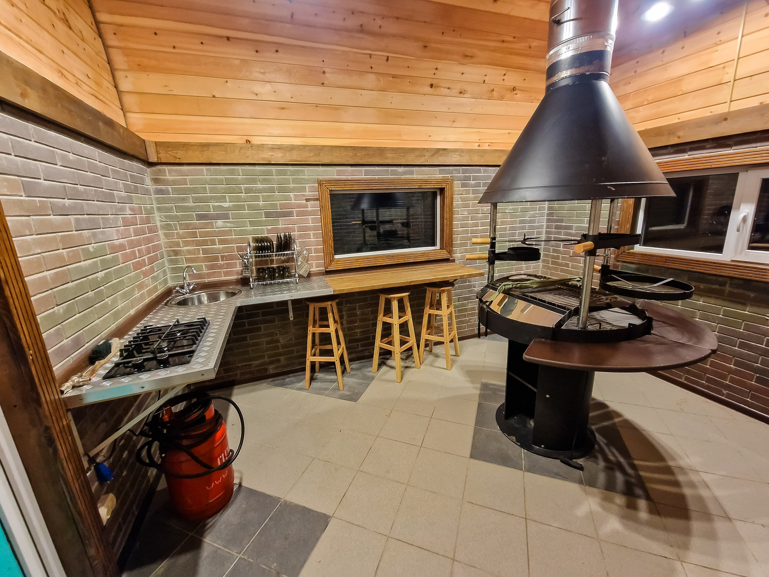 Новый гриль-домик. База на острове. Туристическая база отдыха «Островная» о Недоразумения