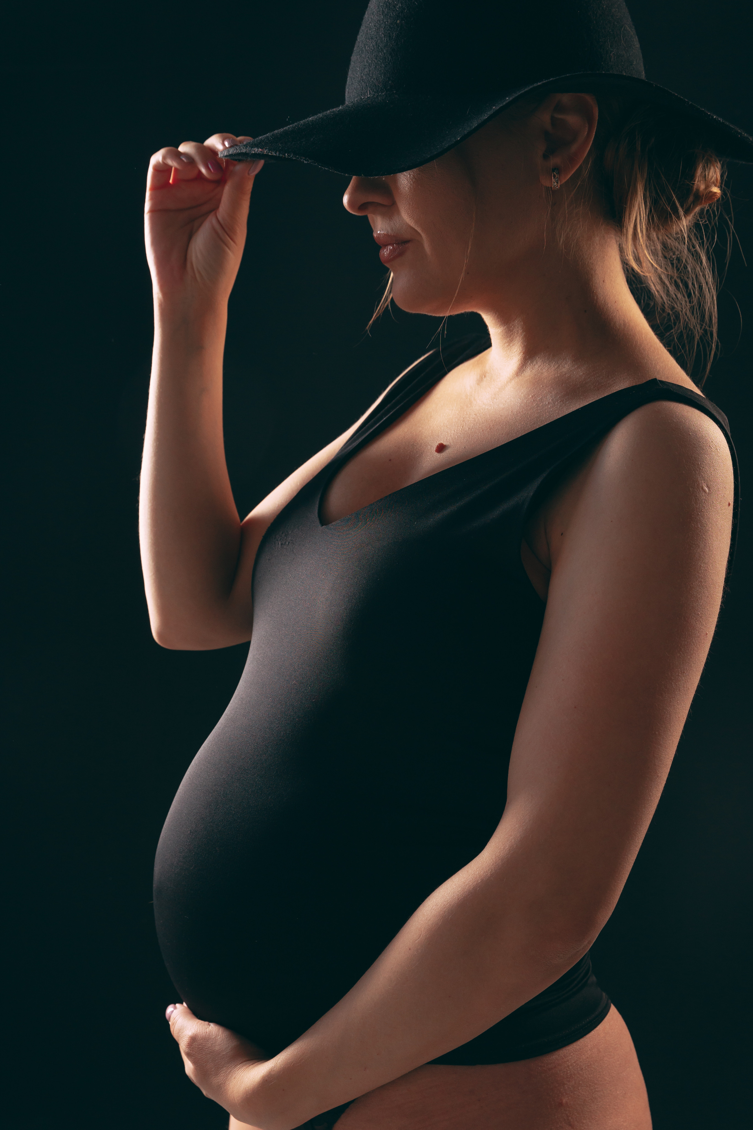 Ира, съёмка беременности в низком ключе. Семейный фотограф в Санкт-Петербурге Алиса Мохова