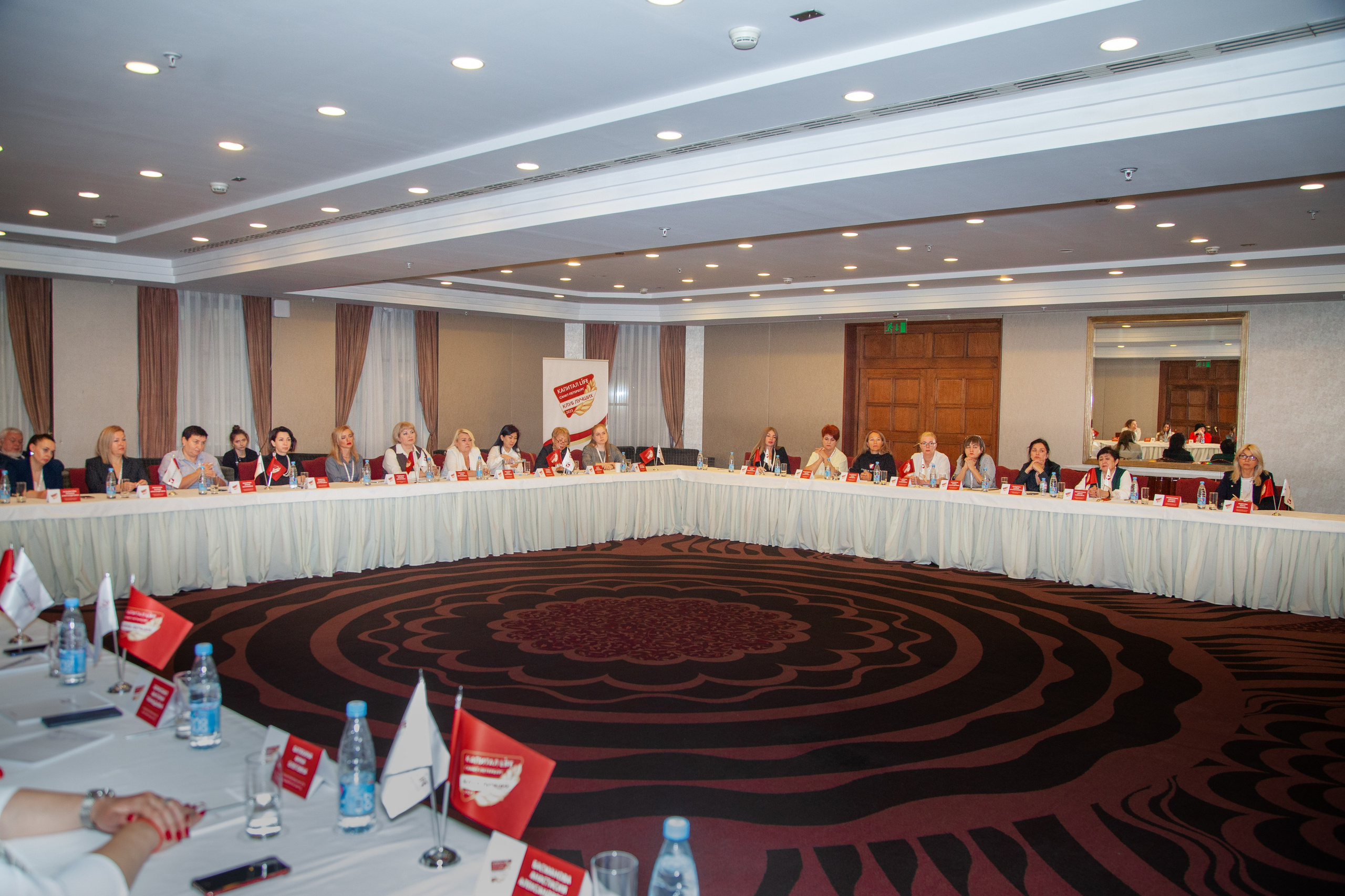 Капитал Life — Клуб Лучших в СПб. Двойняшки-фотографы Анна и Анастасия в Санкт-Петербурге