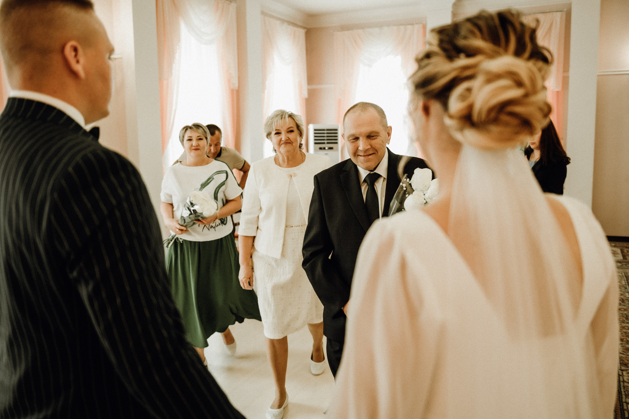 Свадебные фотографии. Фотограф в Барнауле Дарья Бутурлакина. Люби.Цени.Касайся