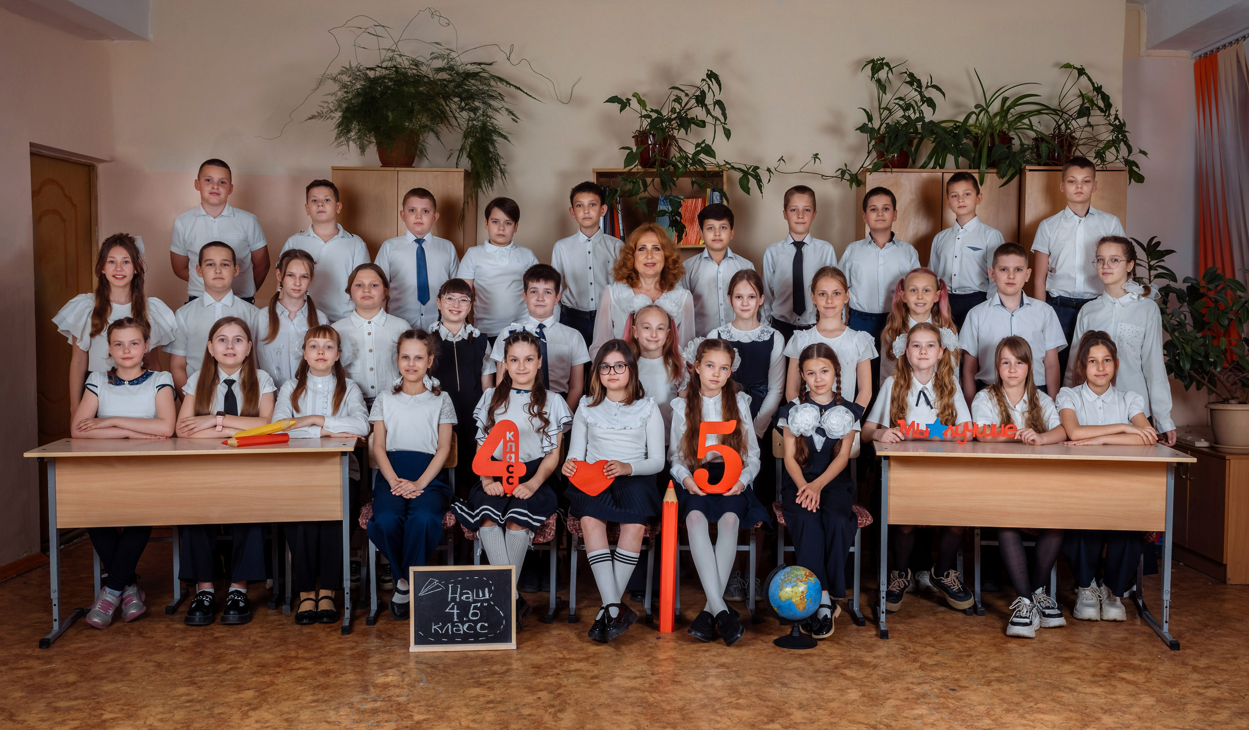 Начальные классы. Выпускные школьные фото­альбомы для школ и детских садов в Волгограде и Волжском