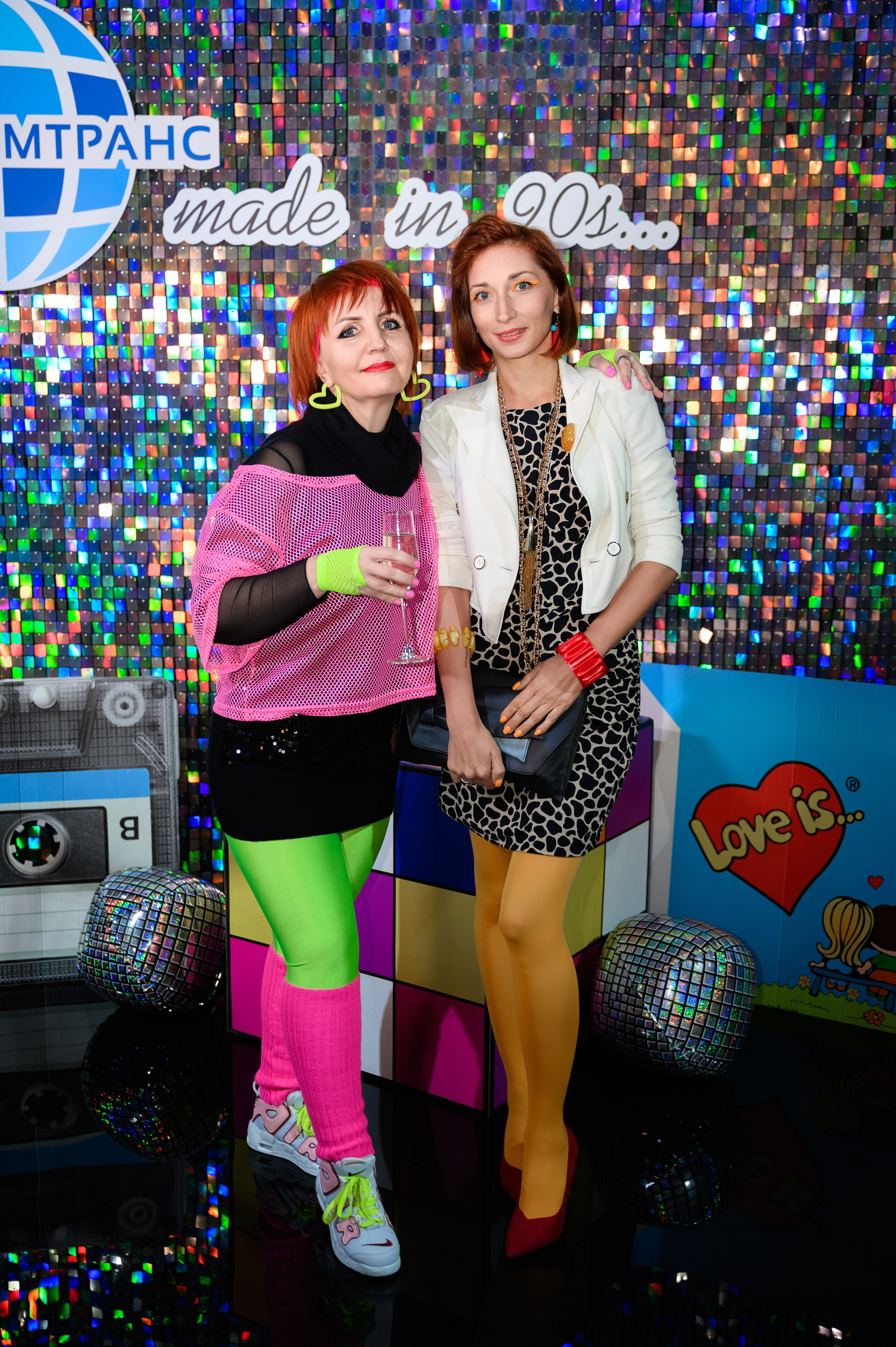 Фотосъёмка Корпоратива в стиле 90-х. Фотограф Алексей Лукин. Профессиональная фотосъёмка в Санкт-Петербурге. Обработка и Ретушь фотографий