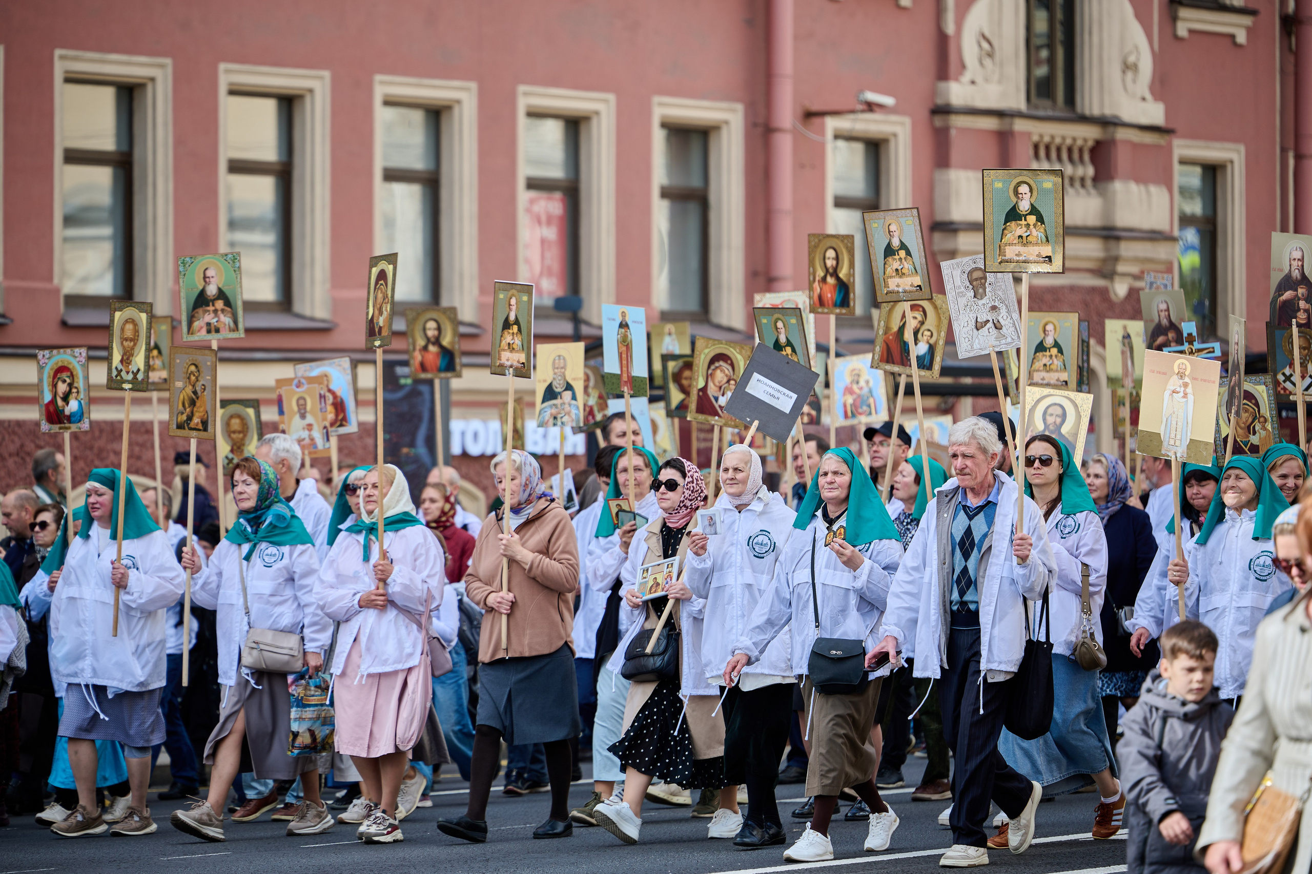 Общегородской крестный ход, приуроченный к Дню перенесения мощей святого благоверного князя Александра Невского