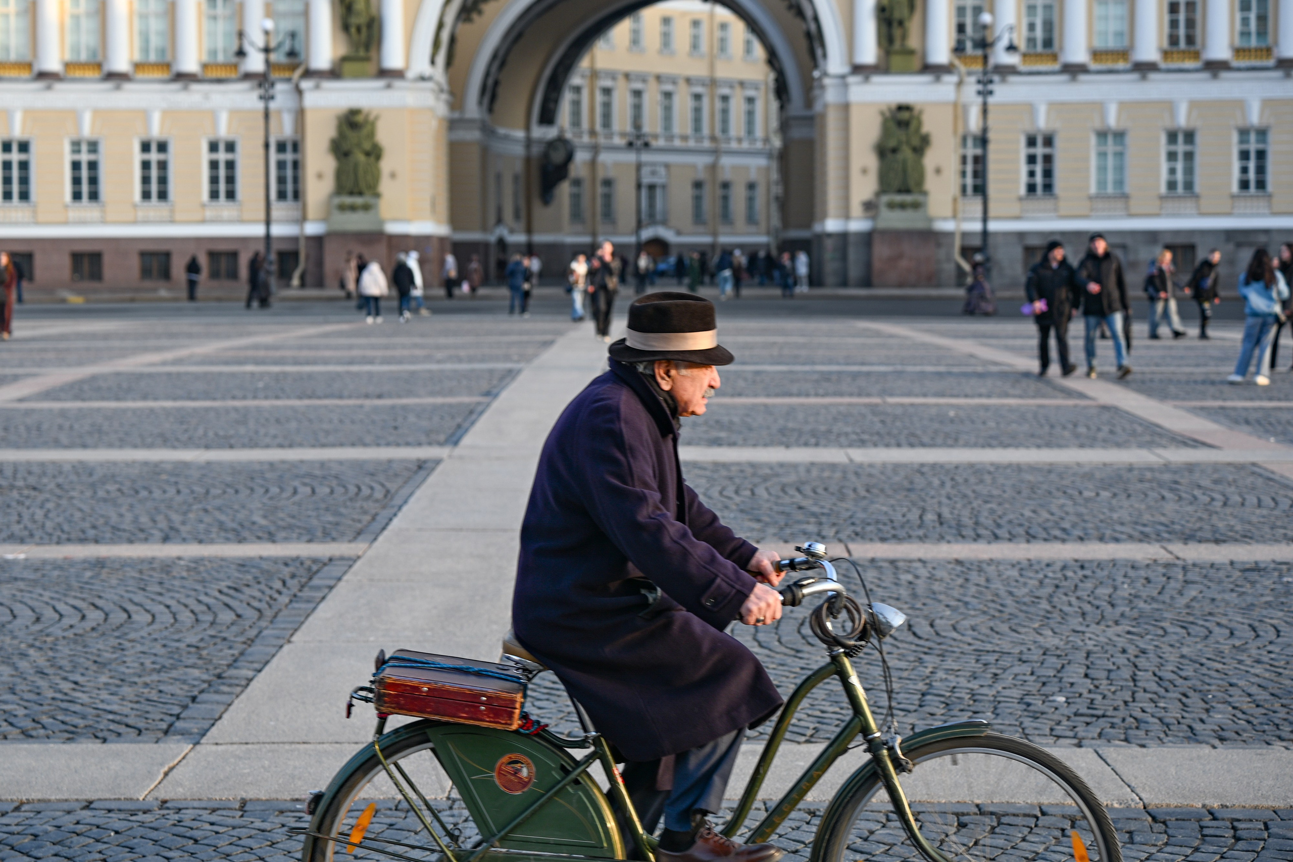 Уличная фотография. Фотограф-энтузиаст из города на Неве. Ловлю свет и настроение