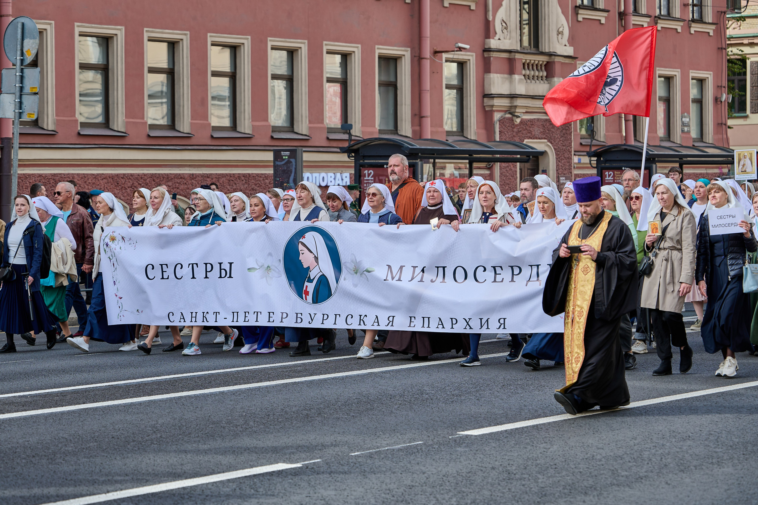 Общегородской крестный ход, приуроченный к Дню перенесения мощей святого благоверного князя Александра Невского