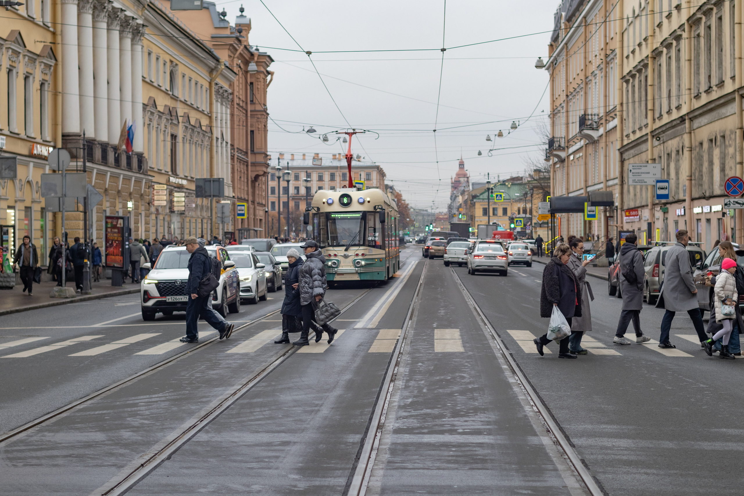 Уличная фотография. Фотограф-энтузиаст из города на Неве. Ловлю свет и настроение