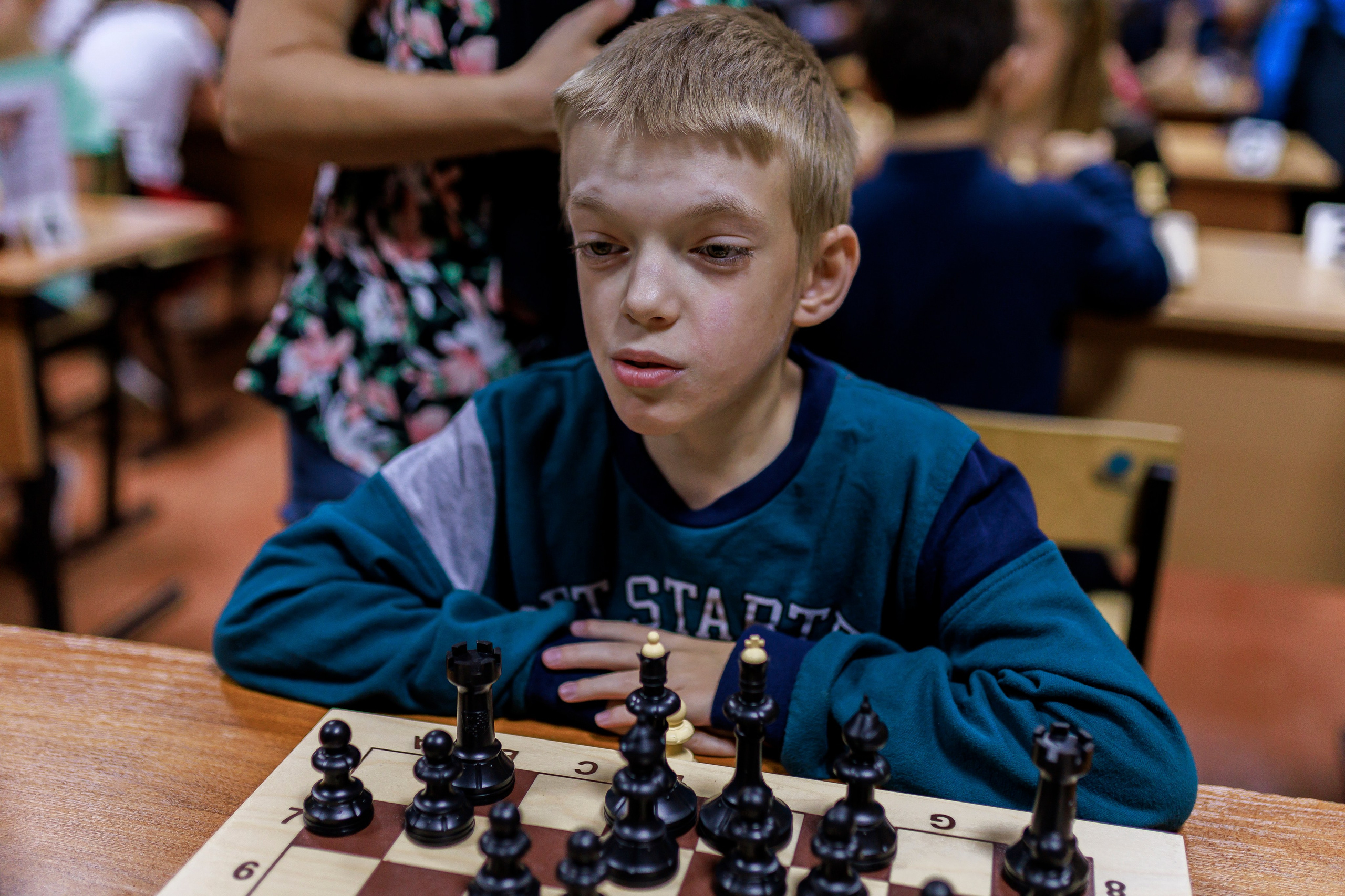 Репортажная сьёмка игры в шахматы в детском доме. Семейный и детский фотограф в Рязани Васюгова Мария