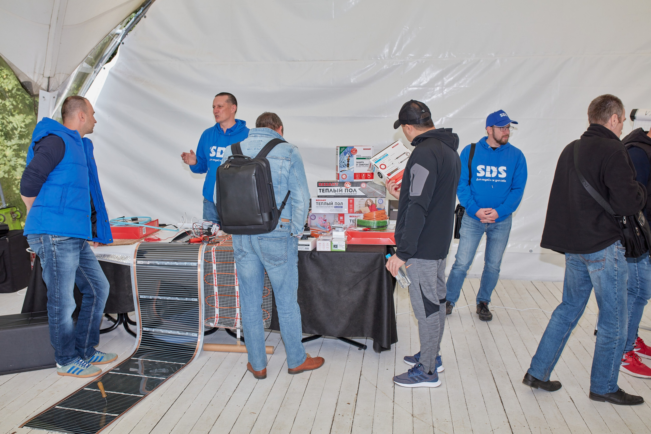 Форм электромонтажников Rexant и Kranz. Коммерческий фотограф в Москве Павел Володин — фотосъемка для бизнеса