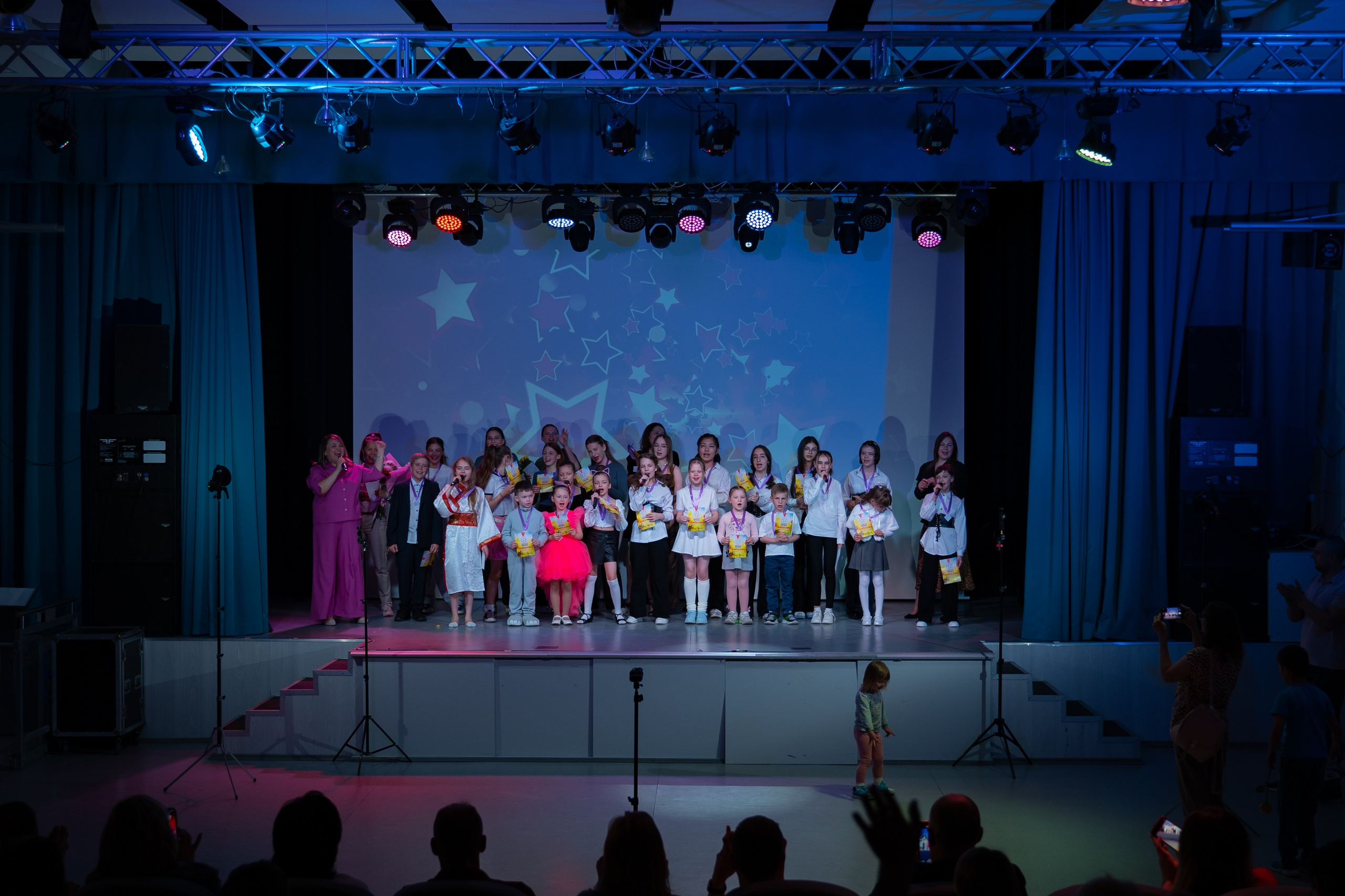Отчетный концерт продюсерского центра «Новая Звезда». Фото / Видеосъемка в Москве